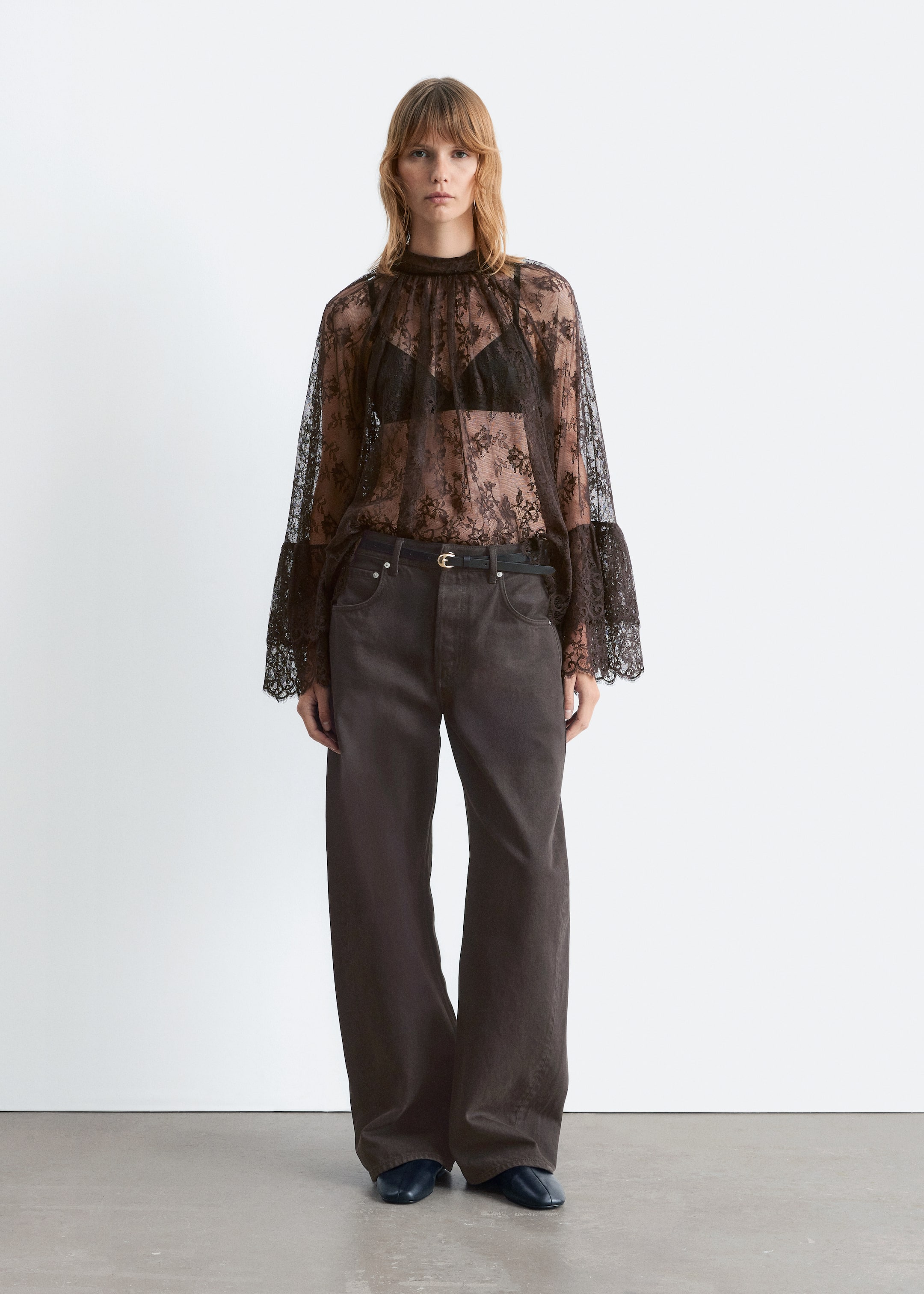 Grotere afbeelding bekijken: Kanten blouse met volants - Donkerbruin - DAMES | H&M NL 1