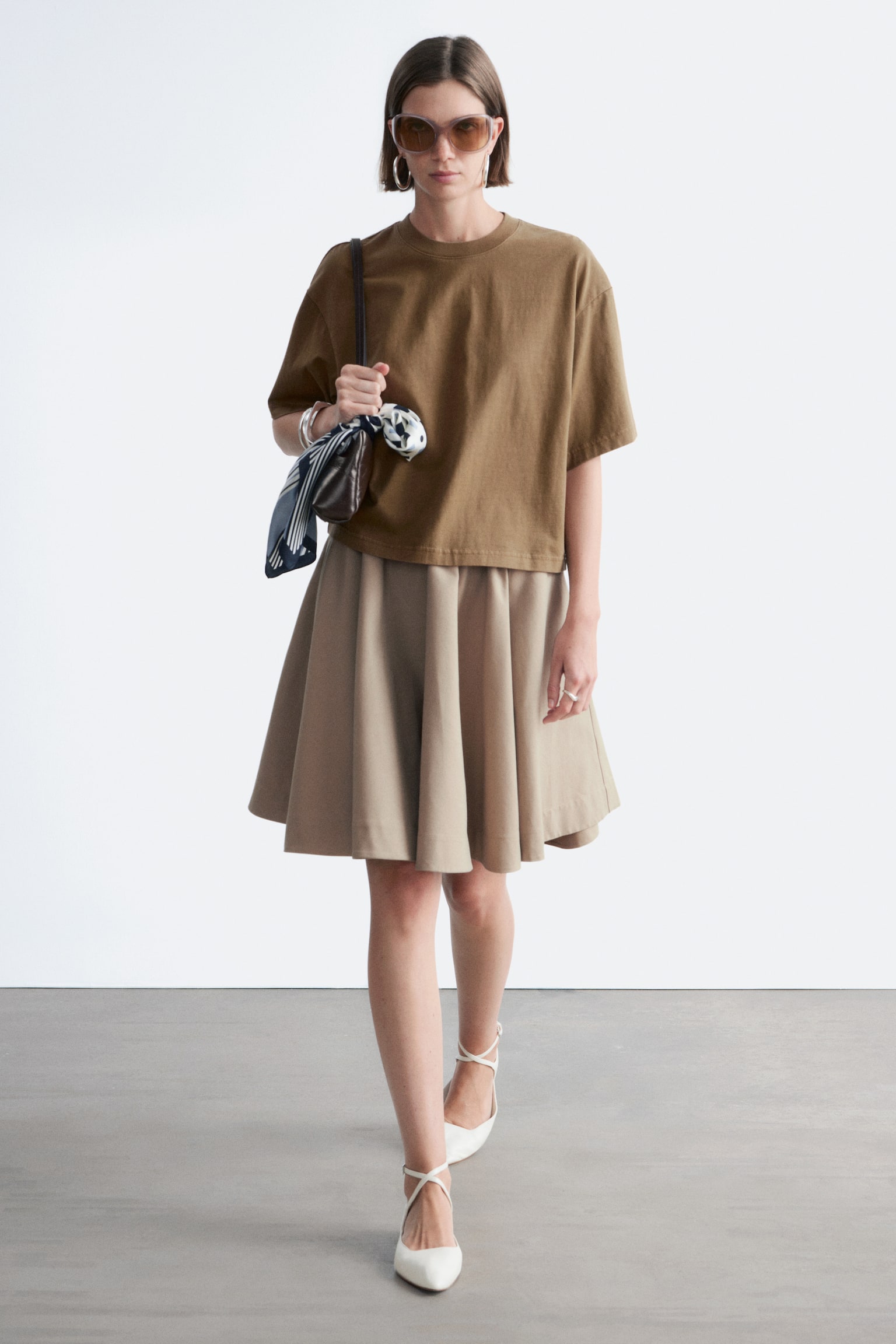 טי-שירט בגזרה מרובעת - חום/White/אפור/שחור - 4