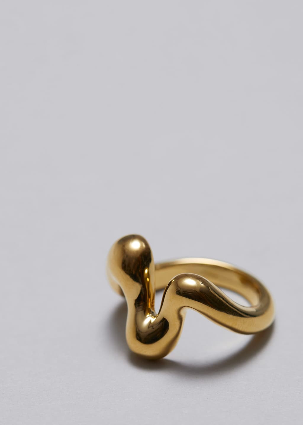 Sculpted Wavy Ring - Gold - Still Life
