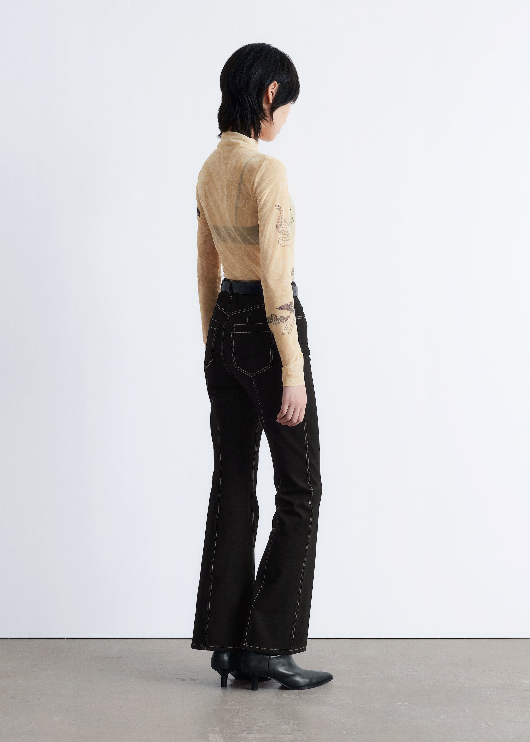 Grösseres Bild ansehen: Oberteil mit Stehkragen - Beige bedruckt - DAMEN | H&M CH 5