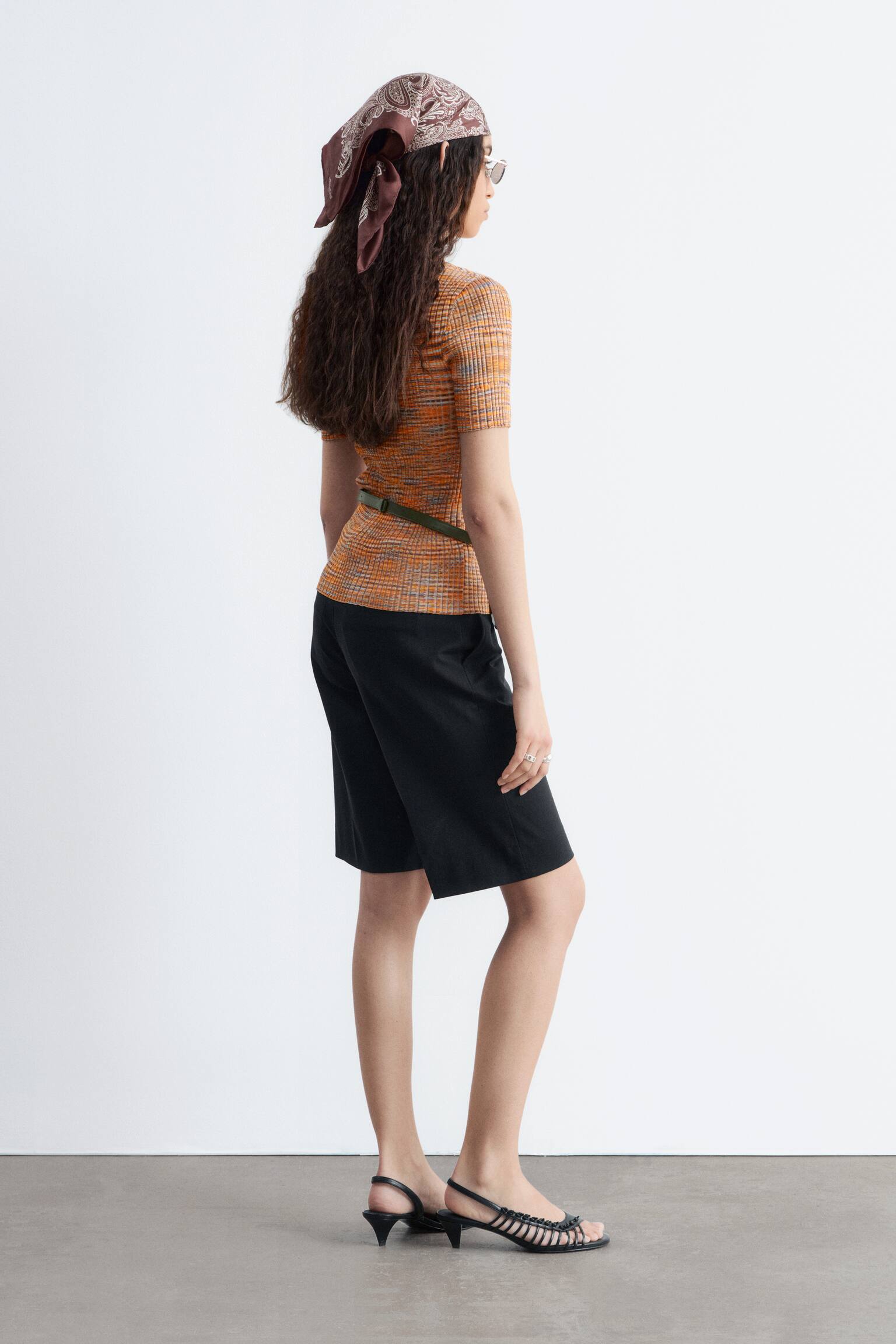 Ribbad topp med djup halsringning - Gyllenbrun/melerad - 6