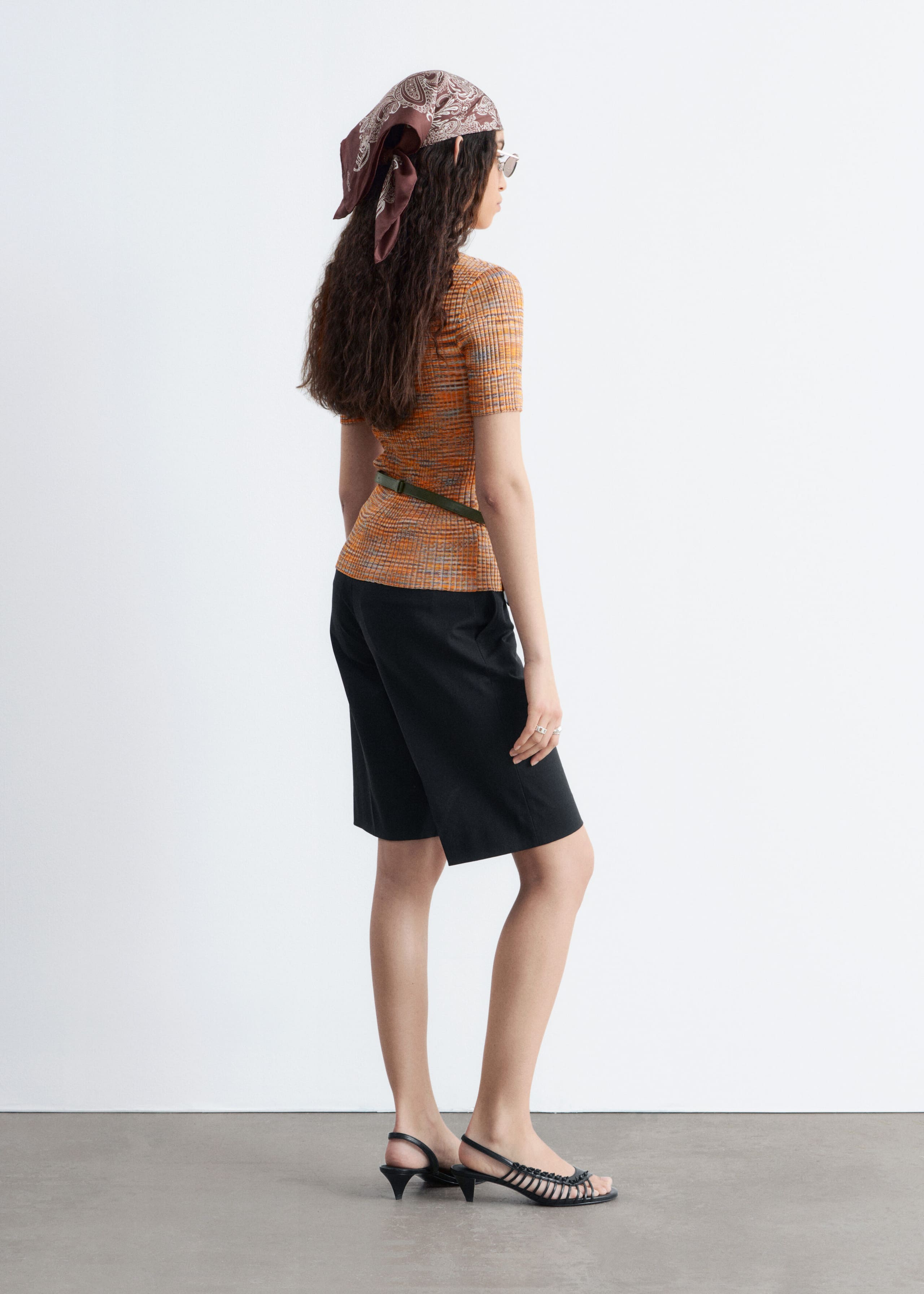 Image of Geripptes Oberteil mit tiefem Ausschnitt