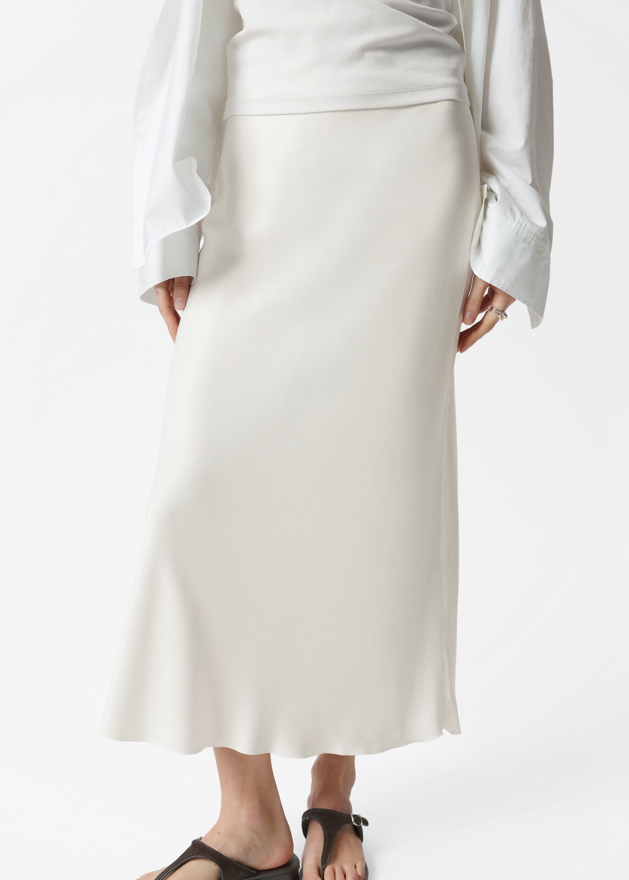 Größeres Bild anzeigen: Midirock aus Satin - Weiß - Ladies | H&M AT 2