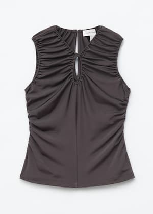 Gris oscuro
