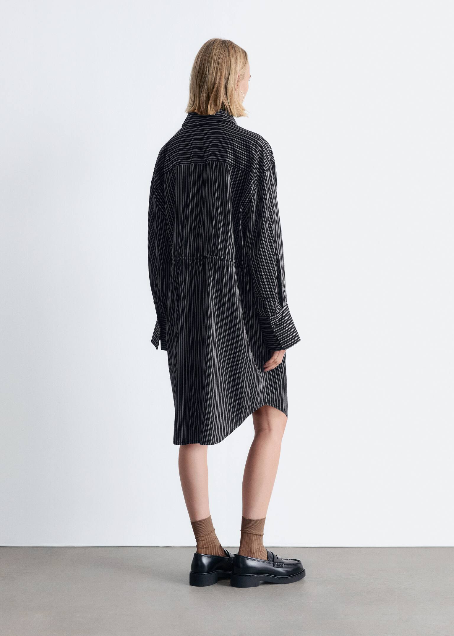 Oversized-Mini-Hemdkleid - Schwarz/Weiß gestreift - 5