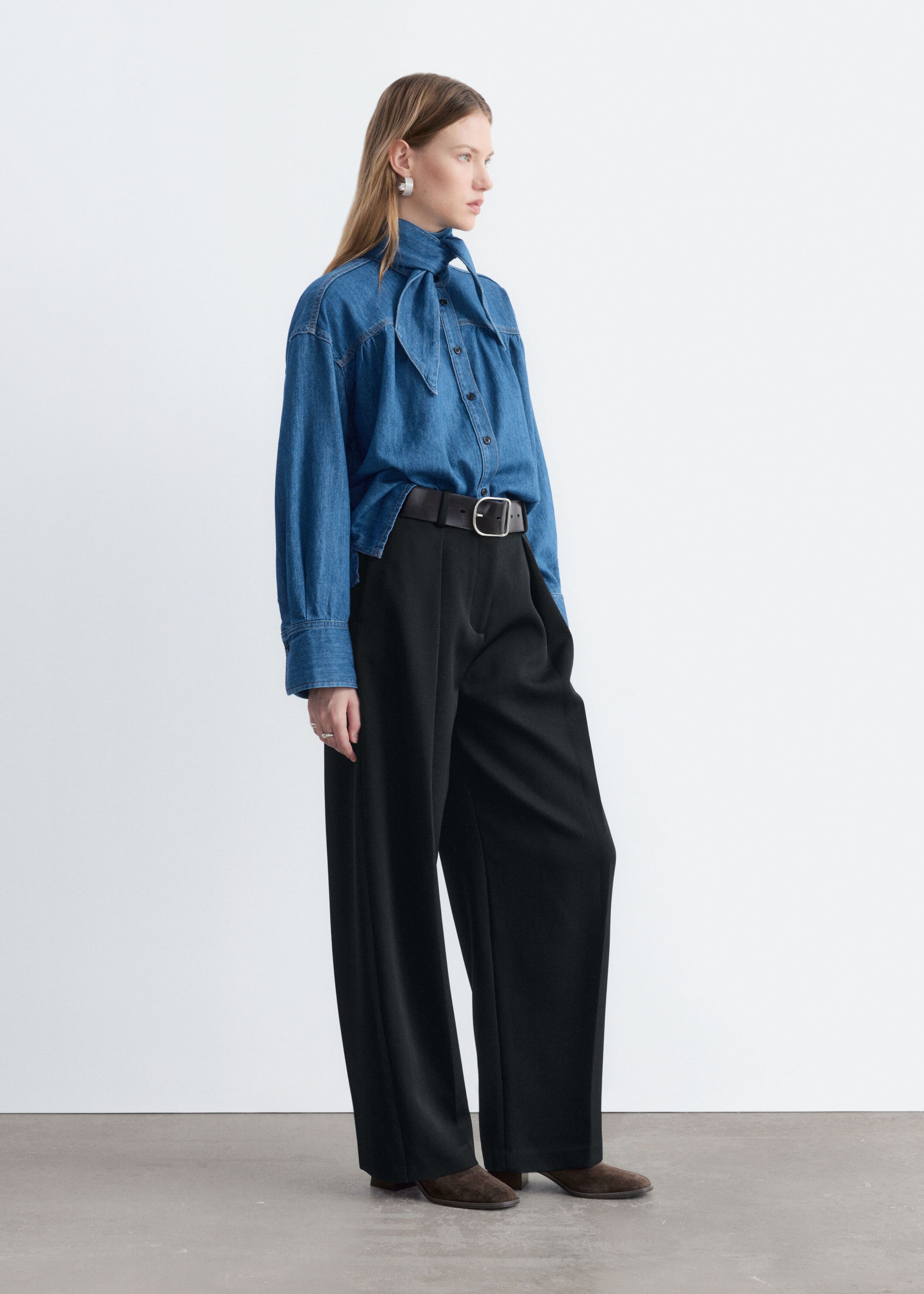 Jeanshemd mit Schalkragen - Blau - Lookbook