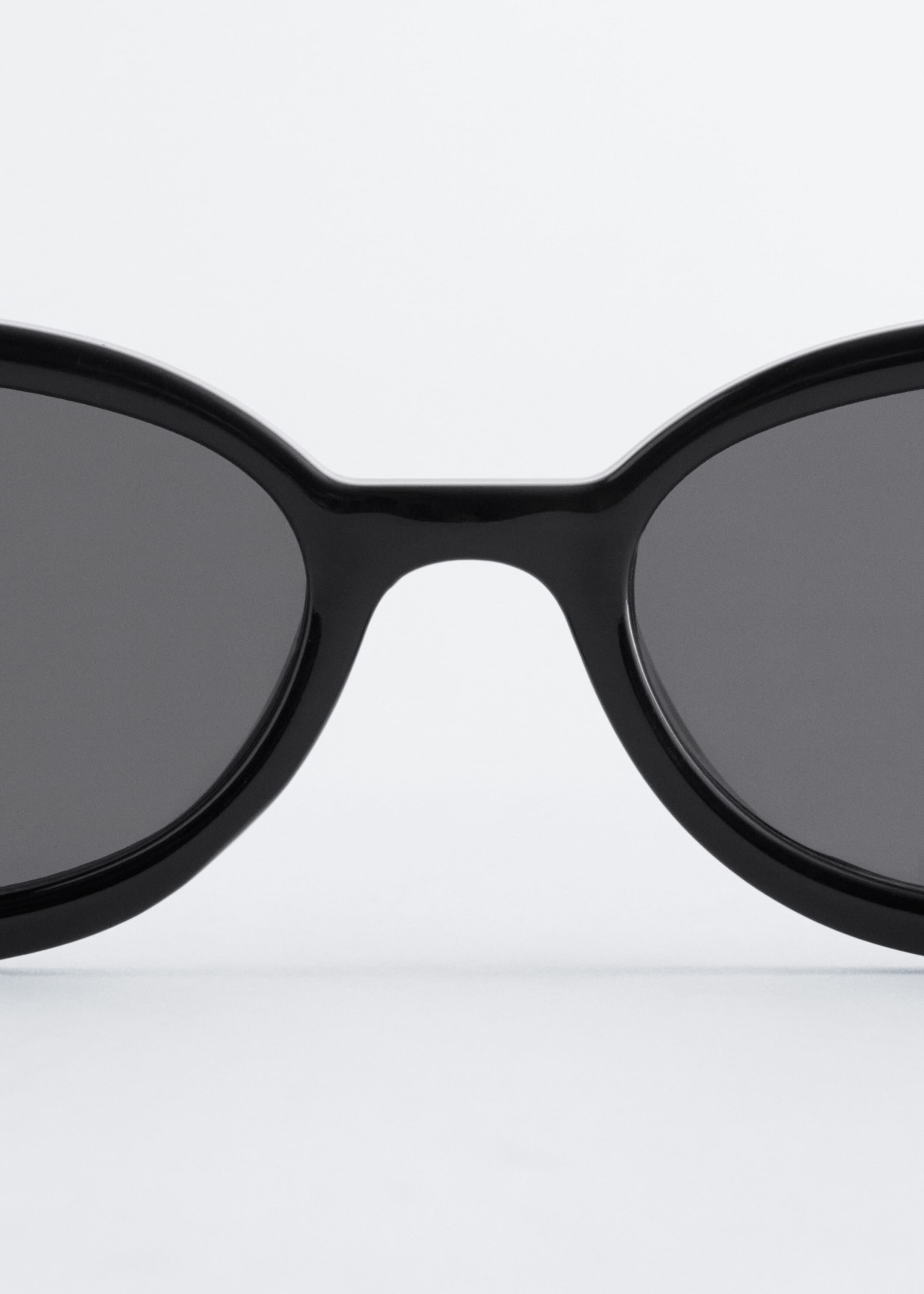 Image of Occhiali da sole slim con montatura ovale