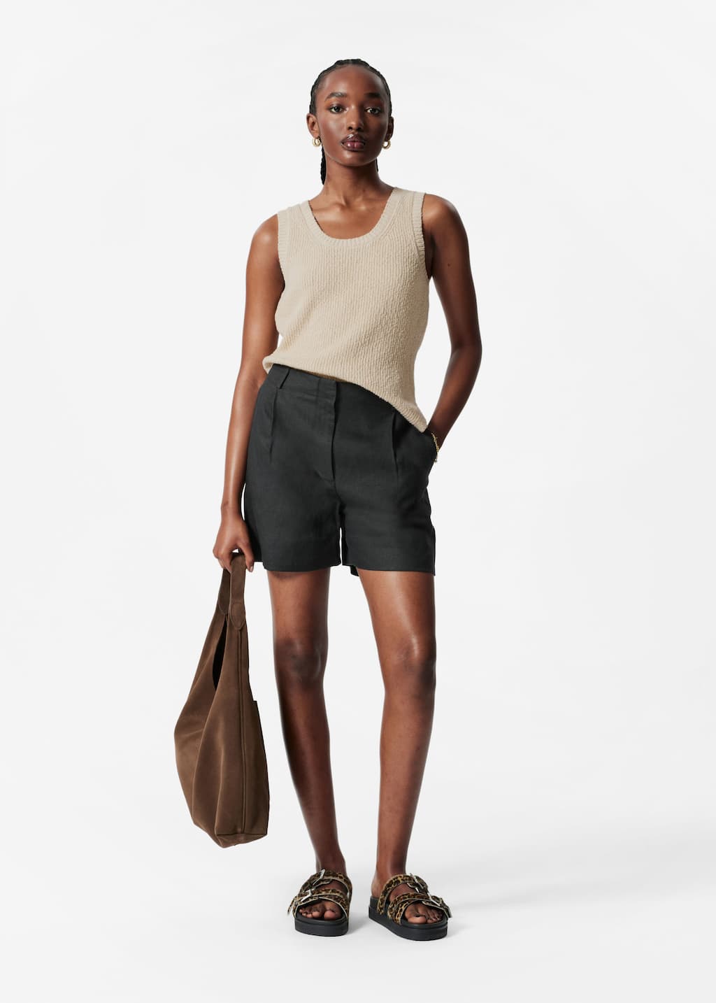 Dopasowane lniane szorty – Pszeniczny – Lookbook
