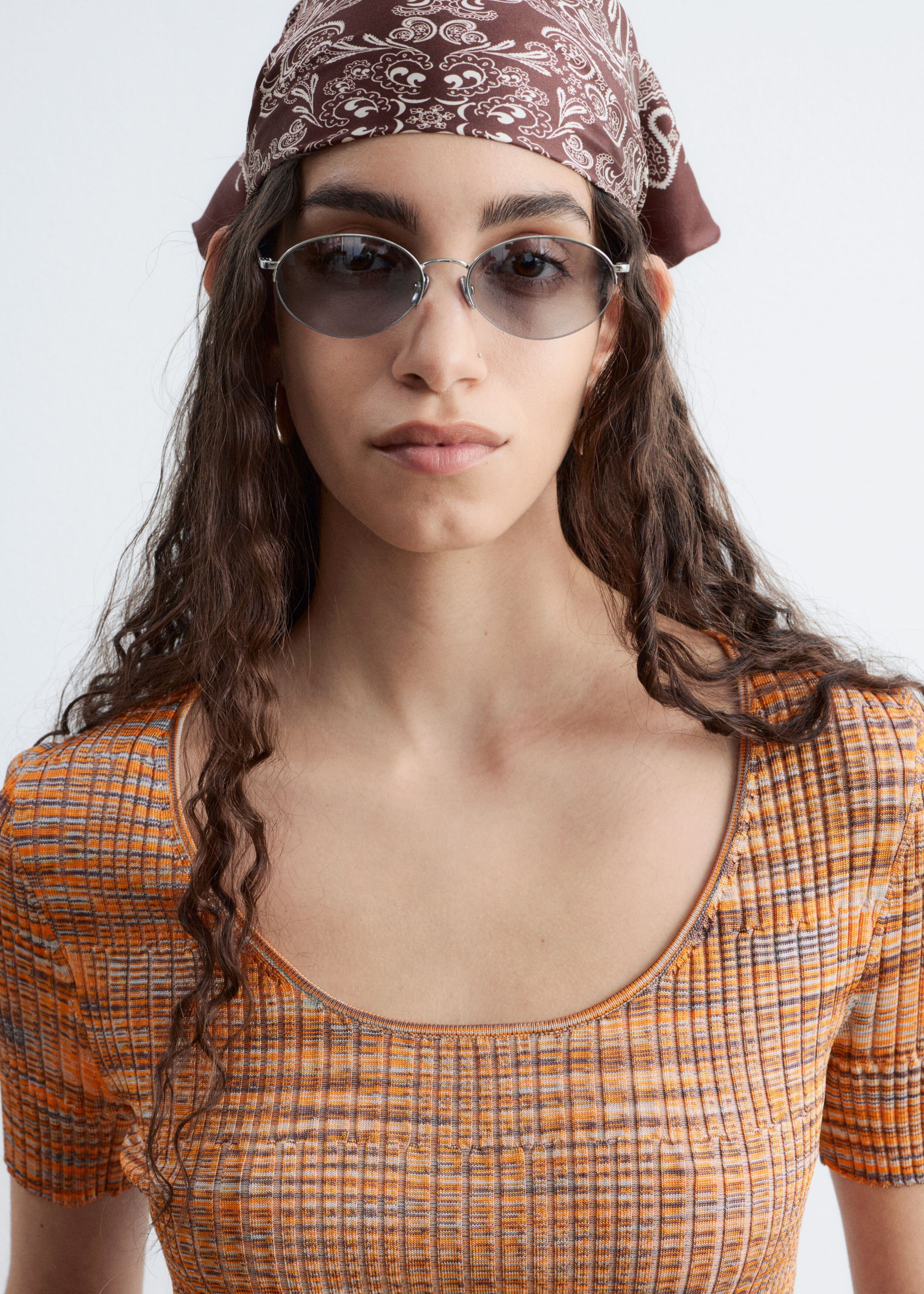 Image of Geripptes Oberteil mit tiefem Ausschnitt