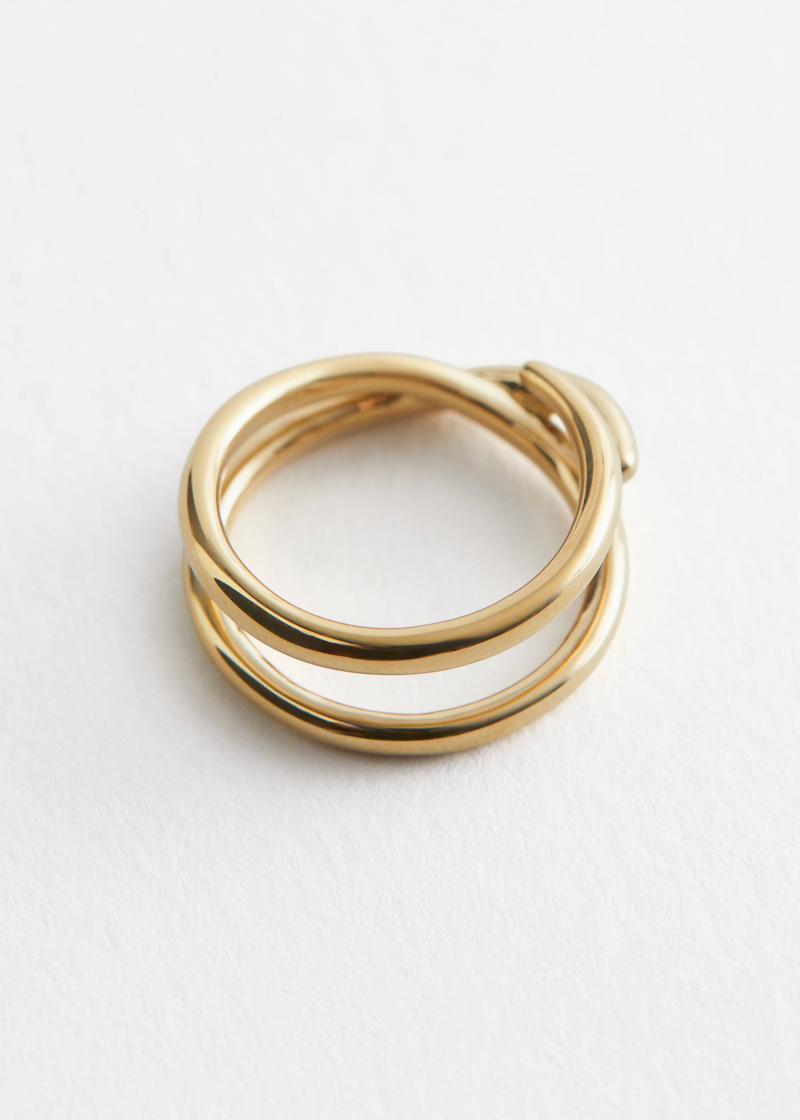 Omlottring – Guld – stilleben