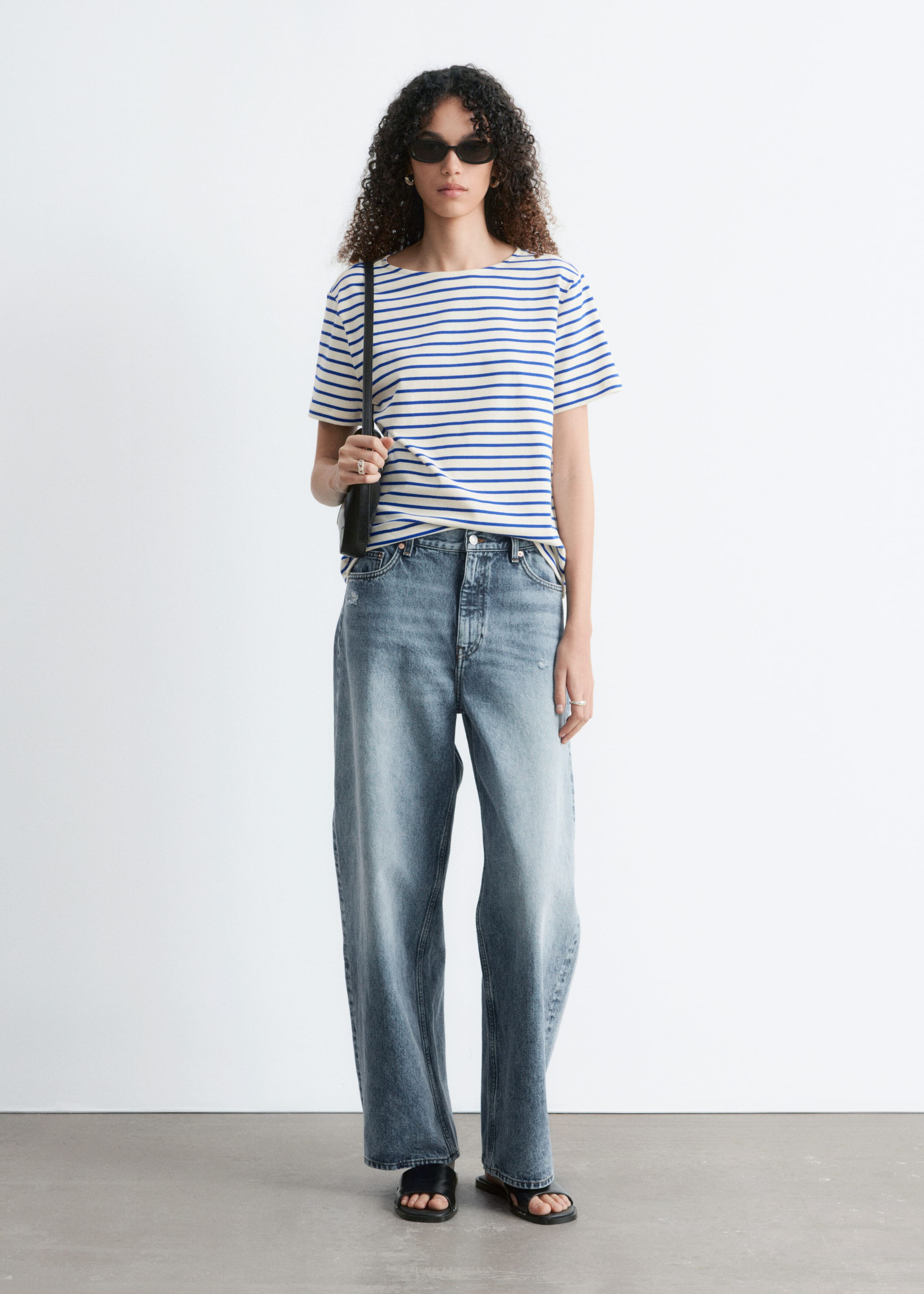 Gestreiftes T-Shirt - Schwarz/Weiß gestreift - Lookbook