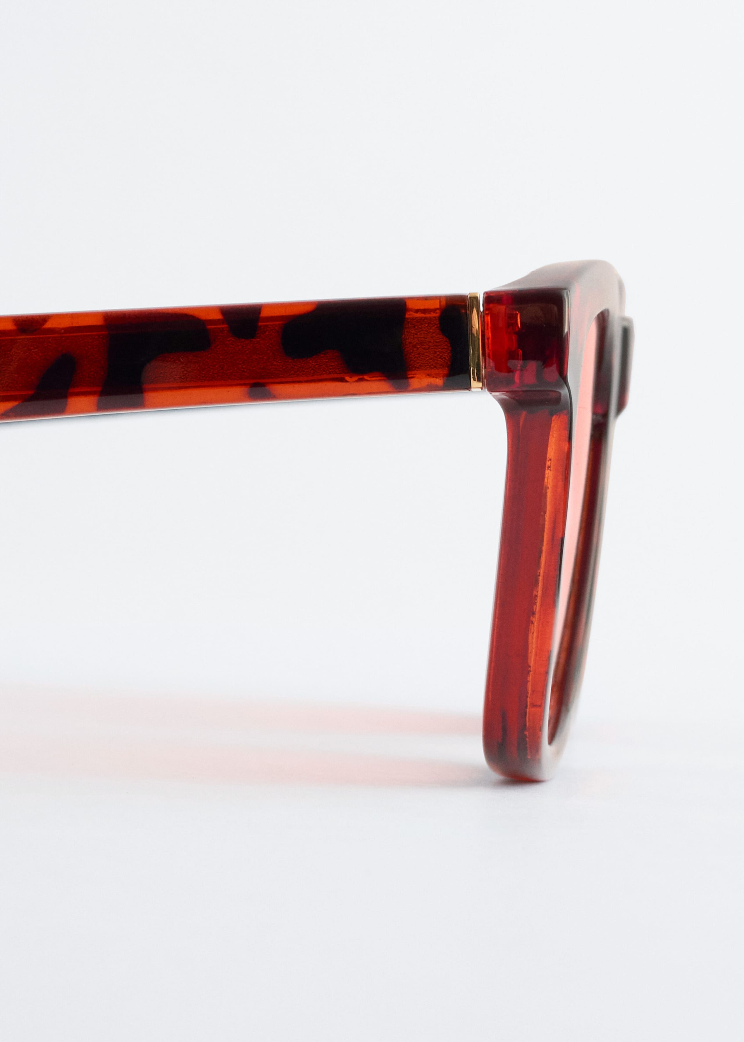 Square Sunglasses - {{variantName}} - Descriptive Detail