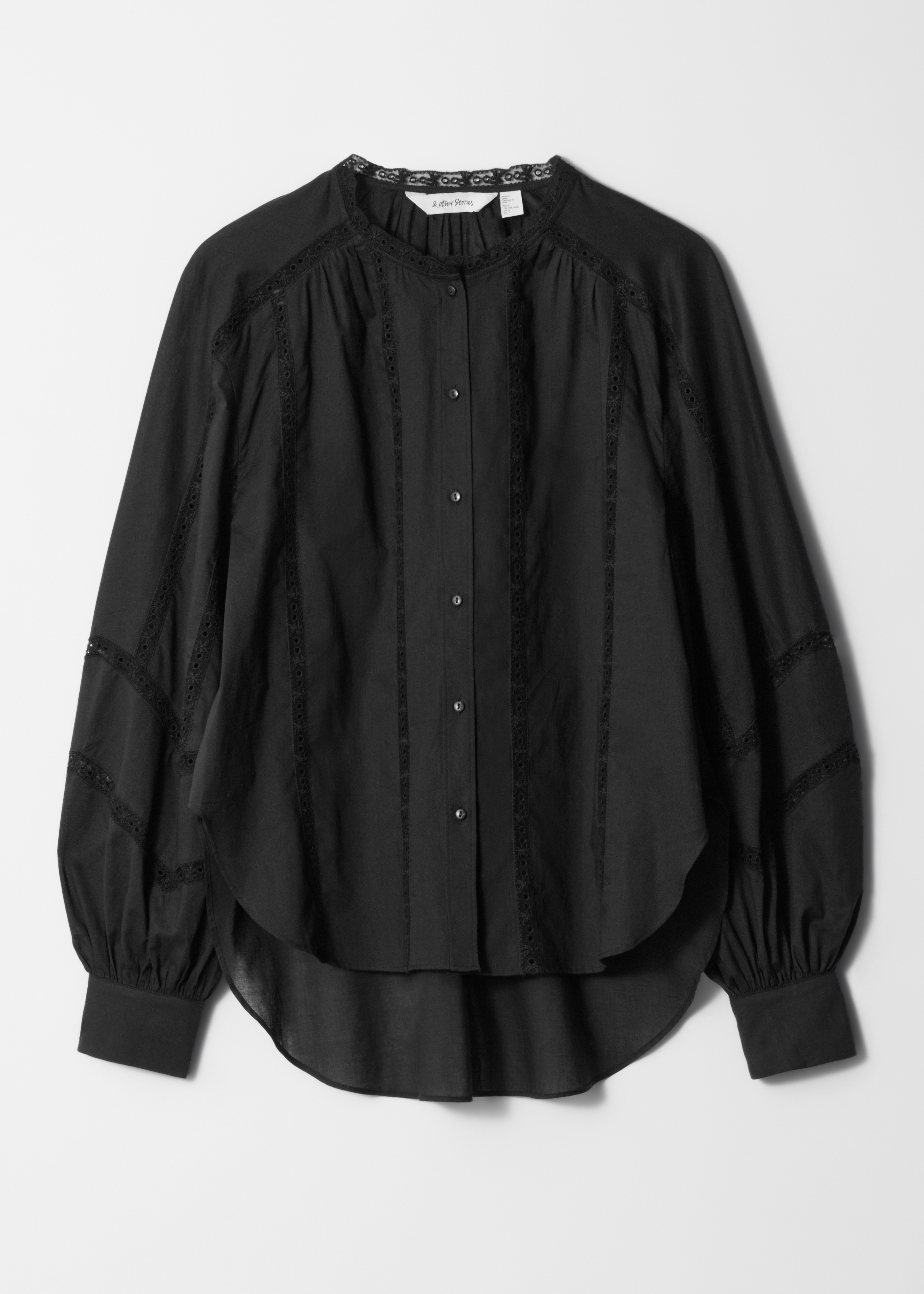 Camicetta voluminosa con finiture in pizzo - Nero/Bianco