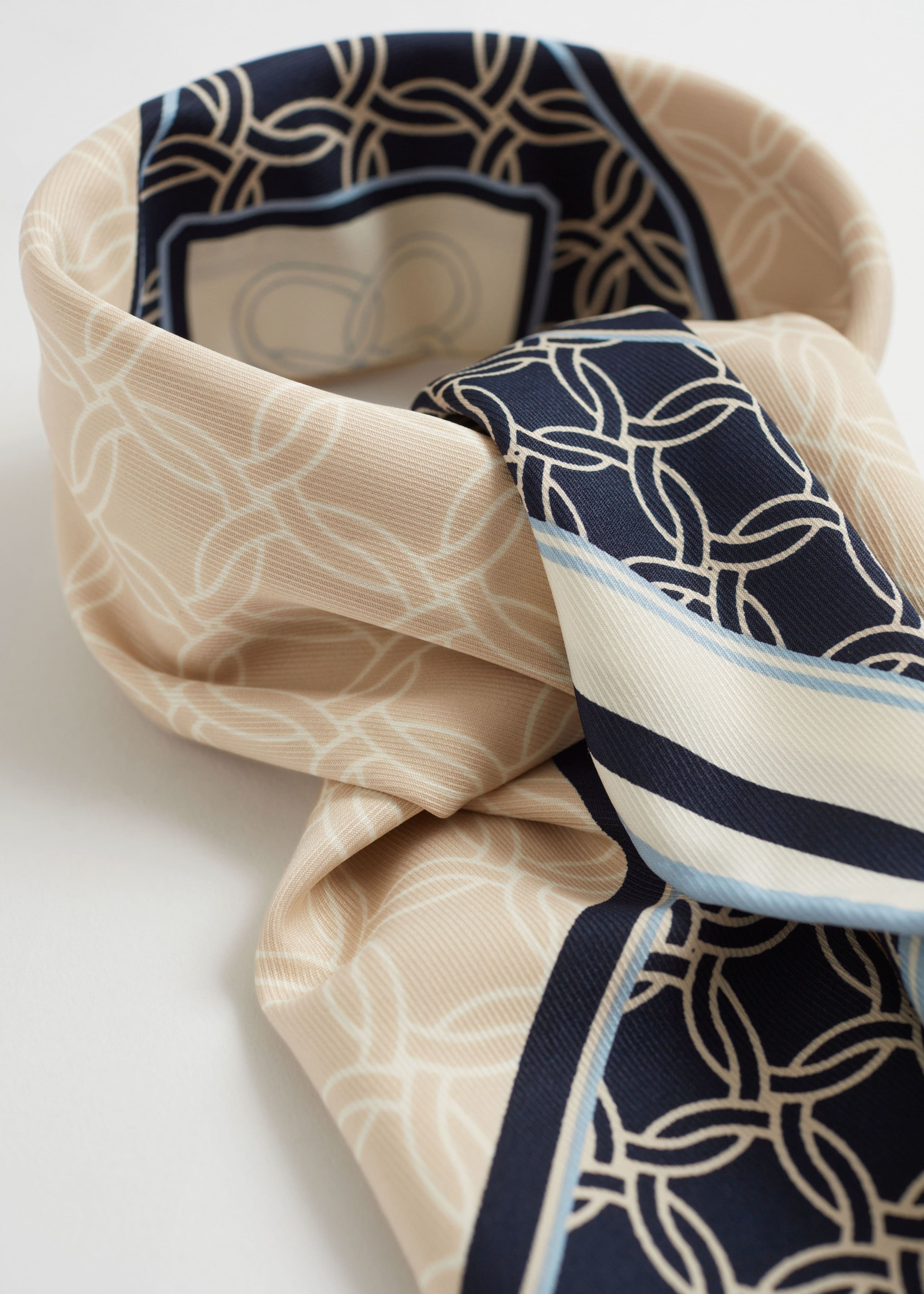 Chain Motif Square Scarf - {{variantName}} - Descriptive Detail