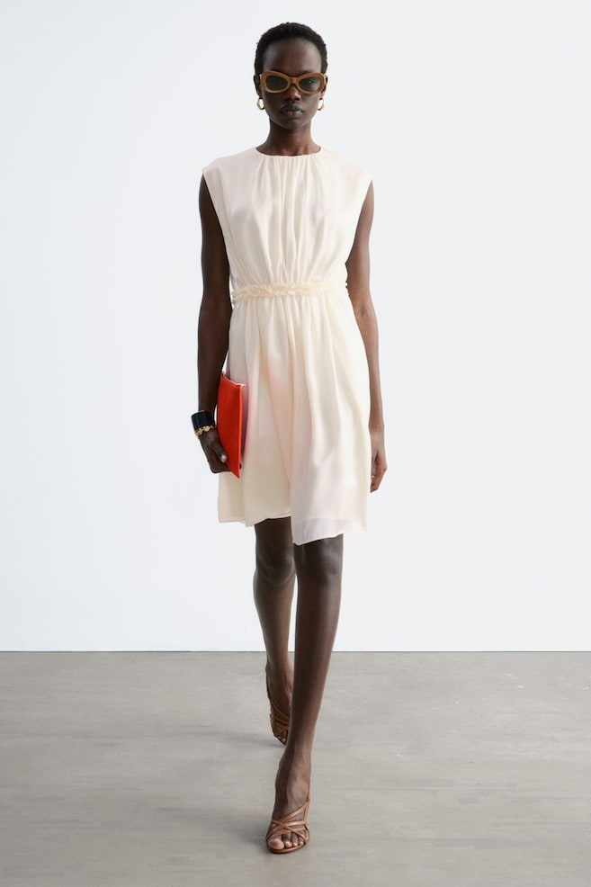 Robe courte froncée en soie - Blanc/Bronze - 1