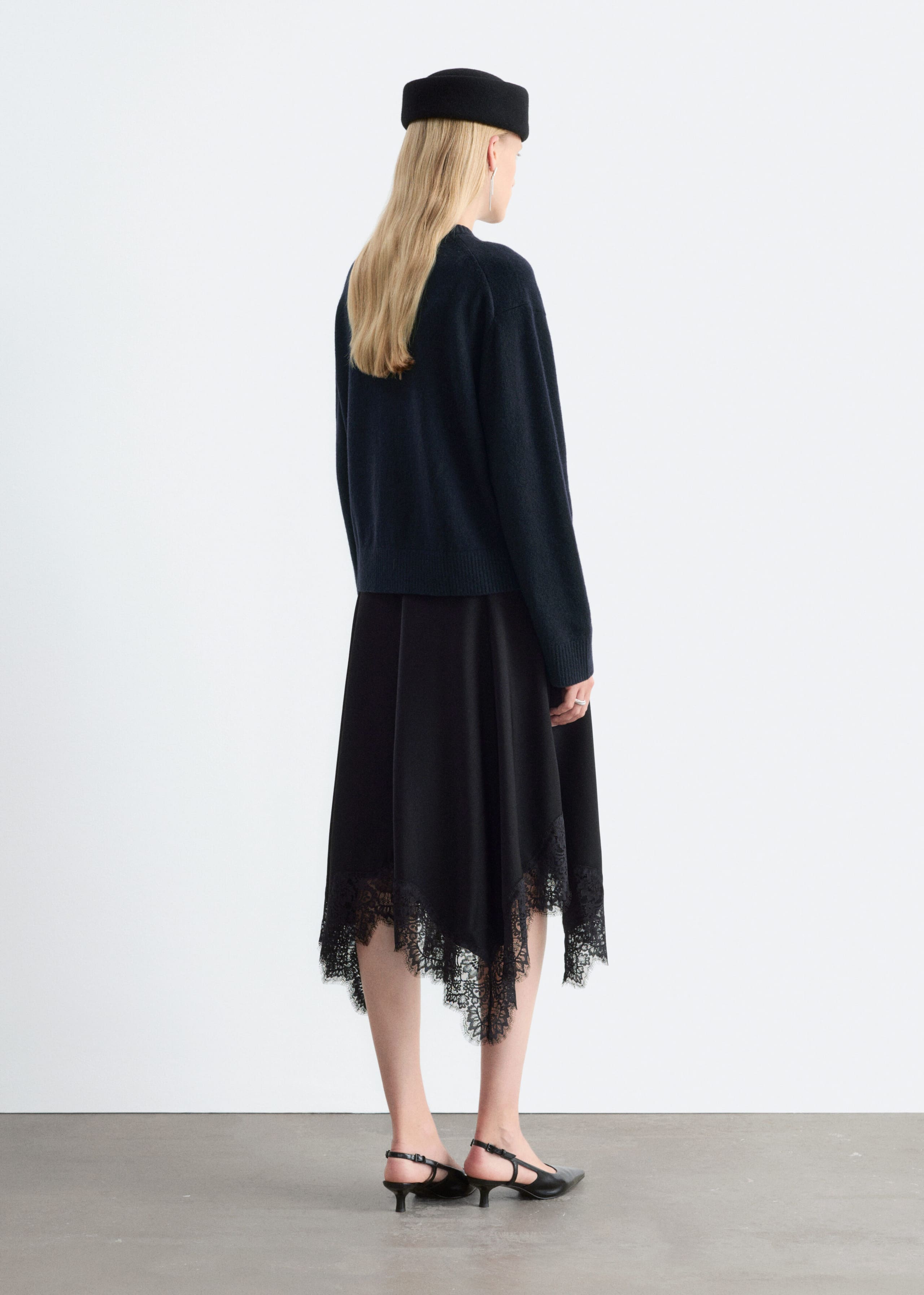 Kastenförmiger Strickpullover - Dunkelbraun - Lookbook