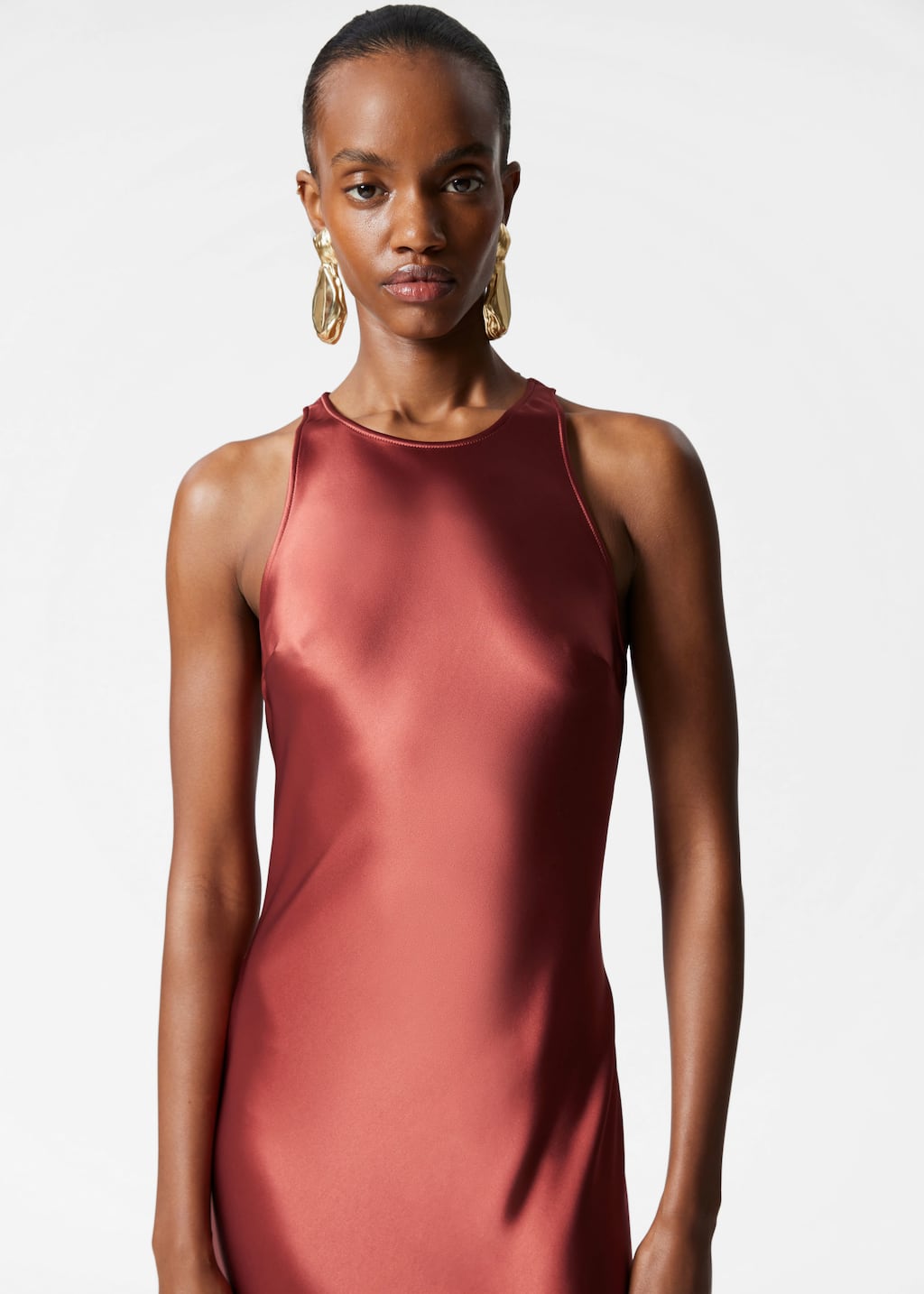 Robe midi en satin sans manches - Noir - Lookbook