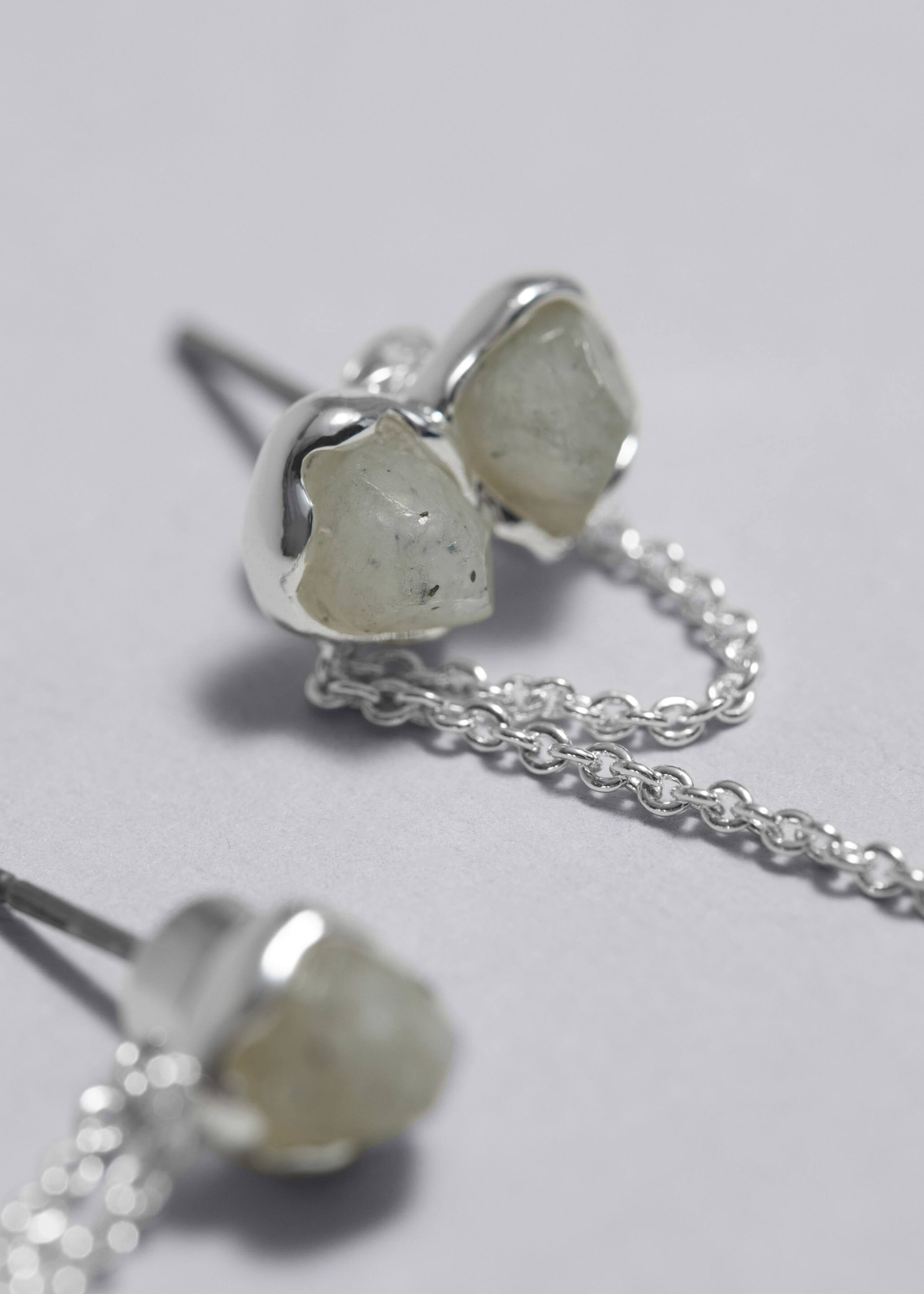 Boucles d’oreilles ornées de pierres et de chaînes - Argenté - Still Life
