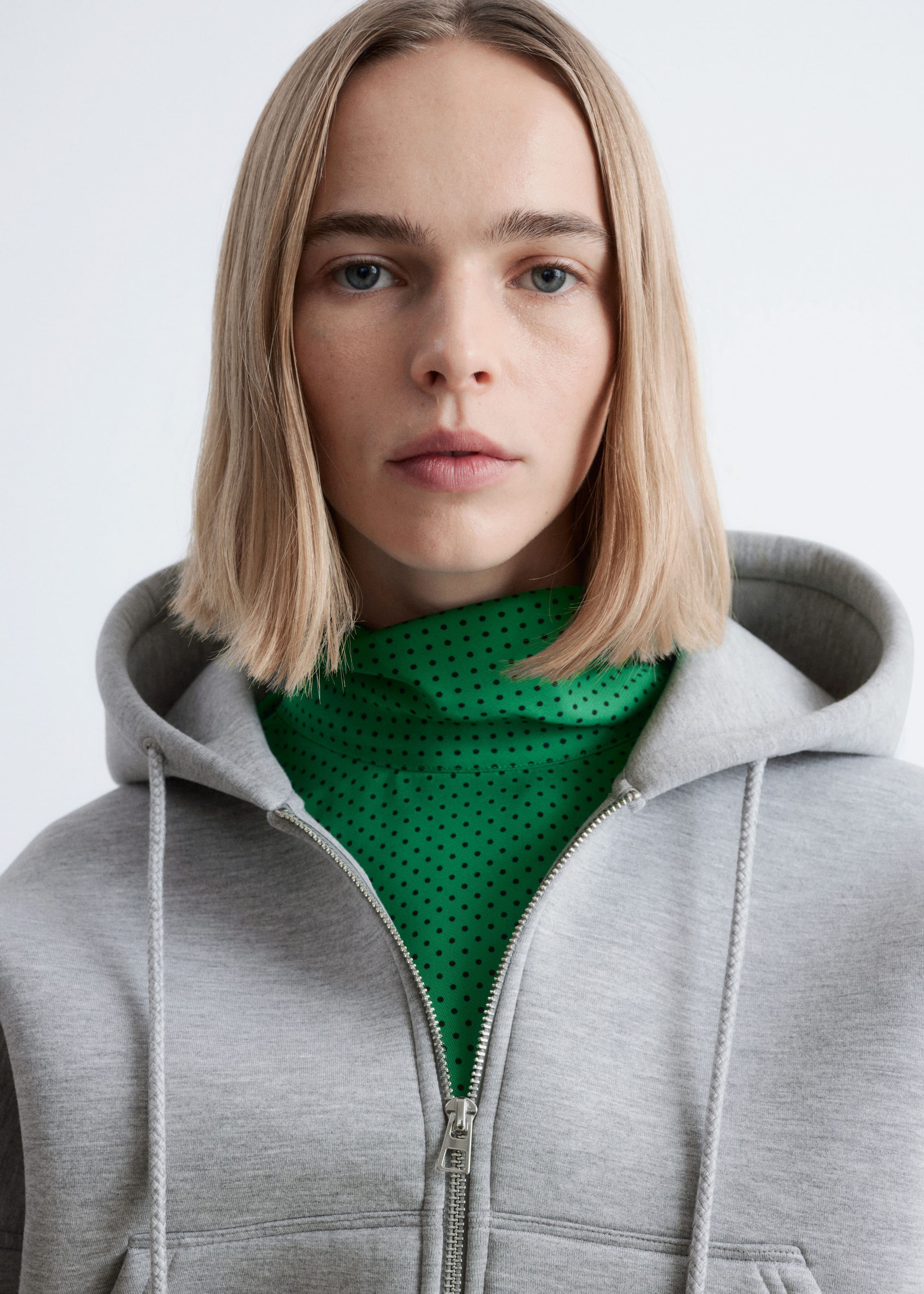 Image of Felpa cropped in scuba con cappuccio e zip