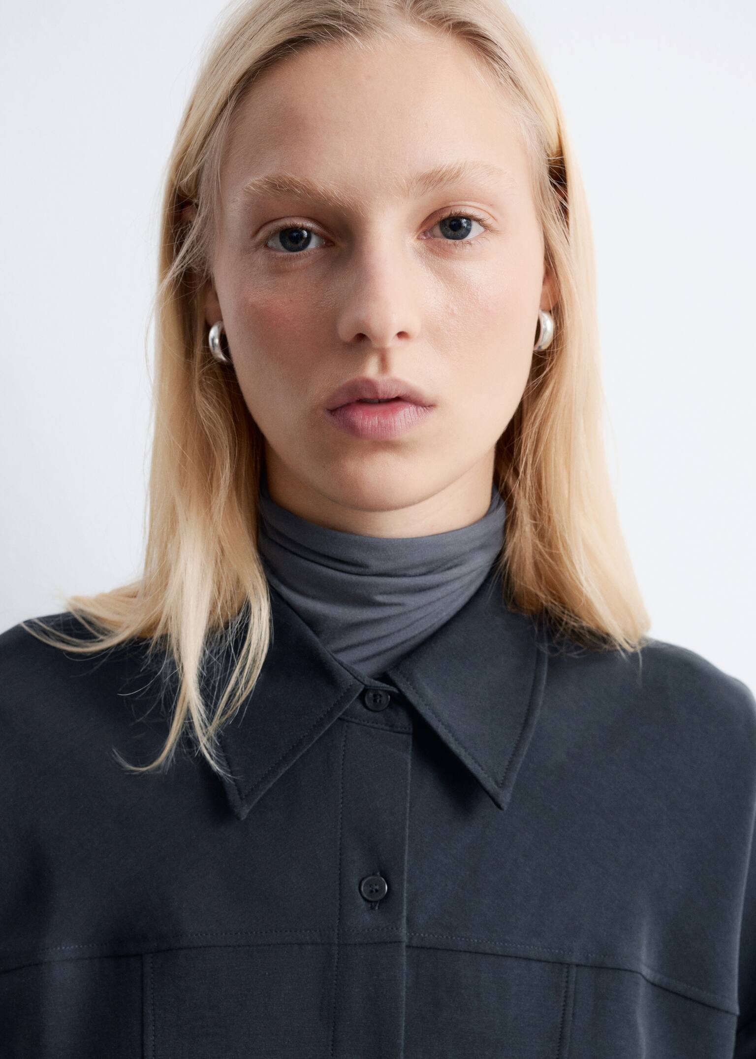 Figursyet skjorte med ballonærmer - Sort/Mørk kakigrøn - 3