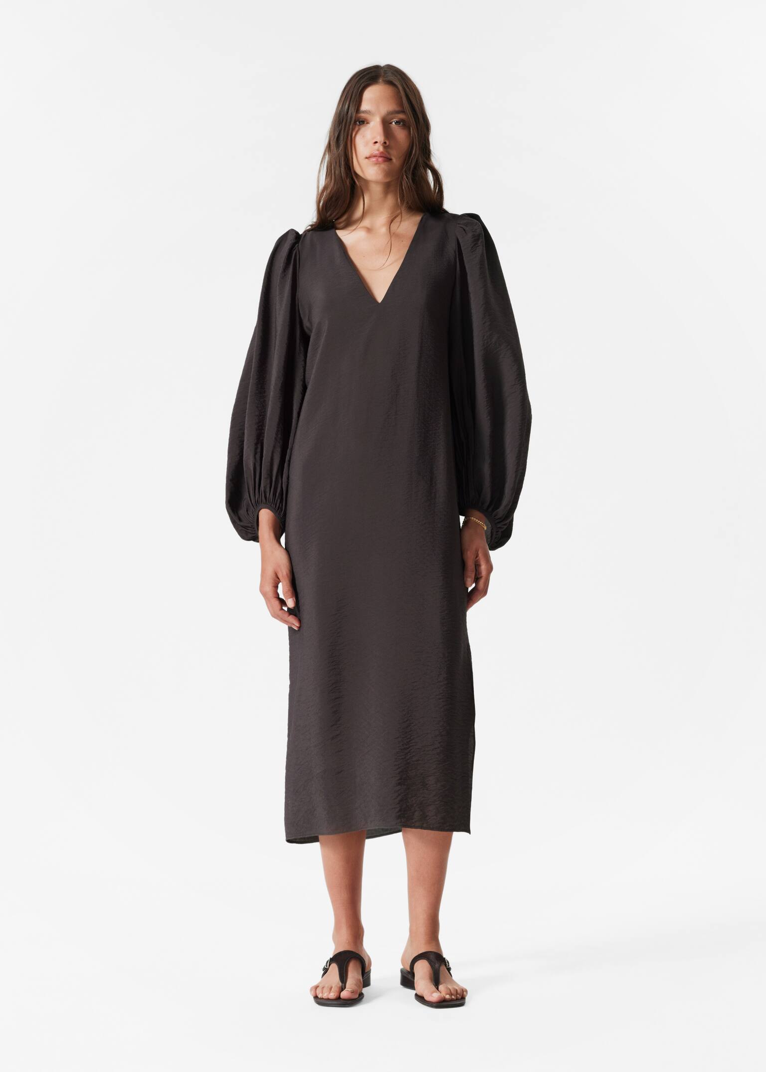 Vestido midi de escote en pico, mangas abullonadas - Marrón oscuro