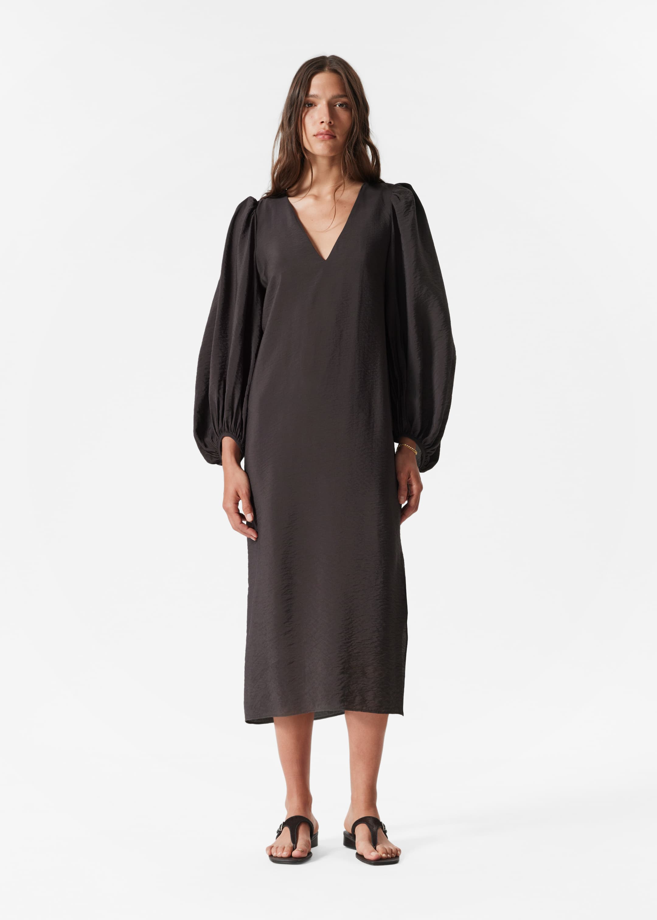 Größeres Bild anzeigen: Midikleid mit Puffärmeln und V-Ausschnitt - Dunkelbraun - Ladies | H&M AT 1