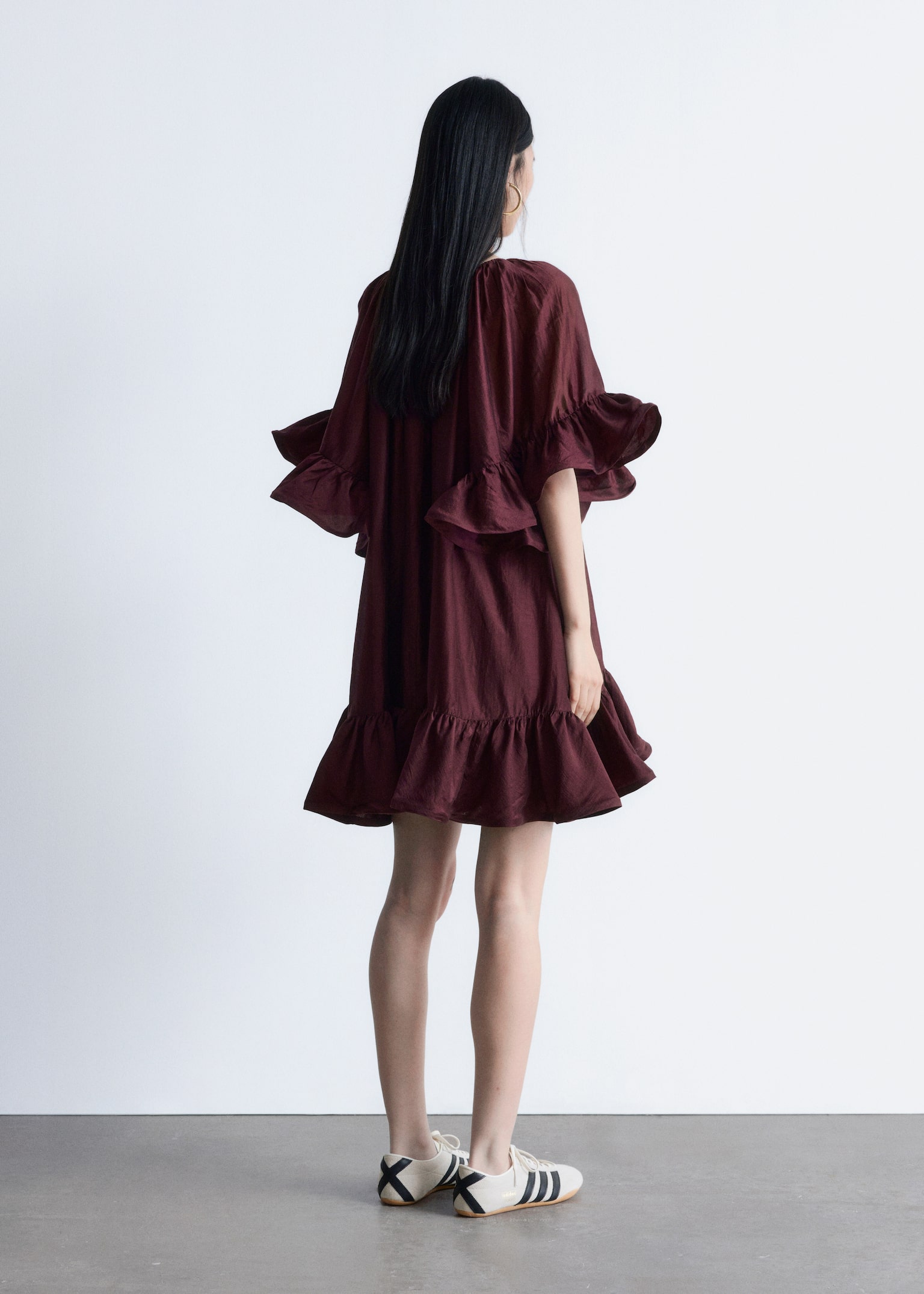 Robe courte à volants - Rouge foncé/Motif floral rose/rouge/Imprimé vert - 5