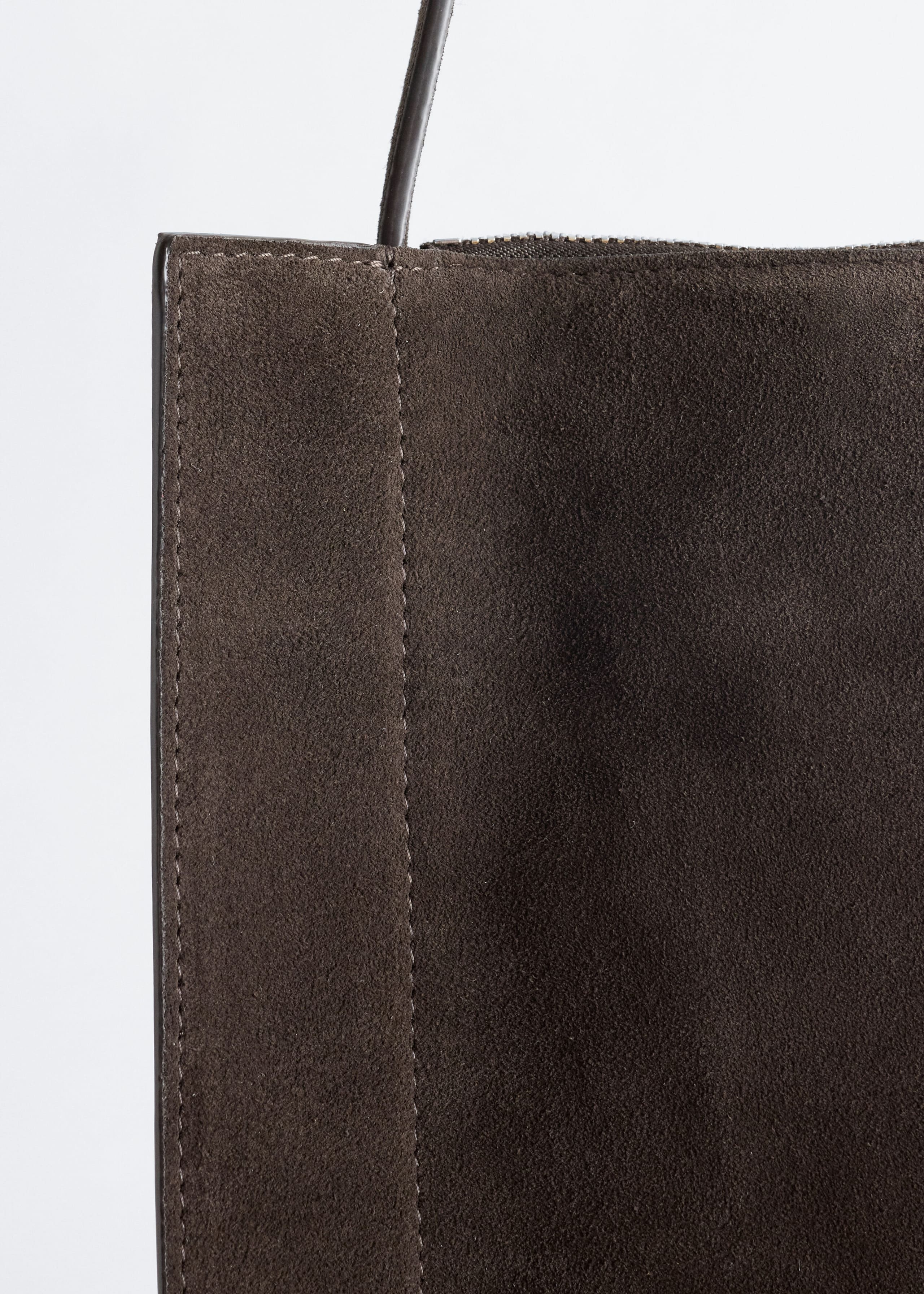 Crossbody Bag - {{variantName}} - Descriptive Detail