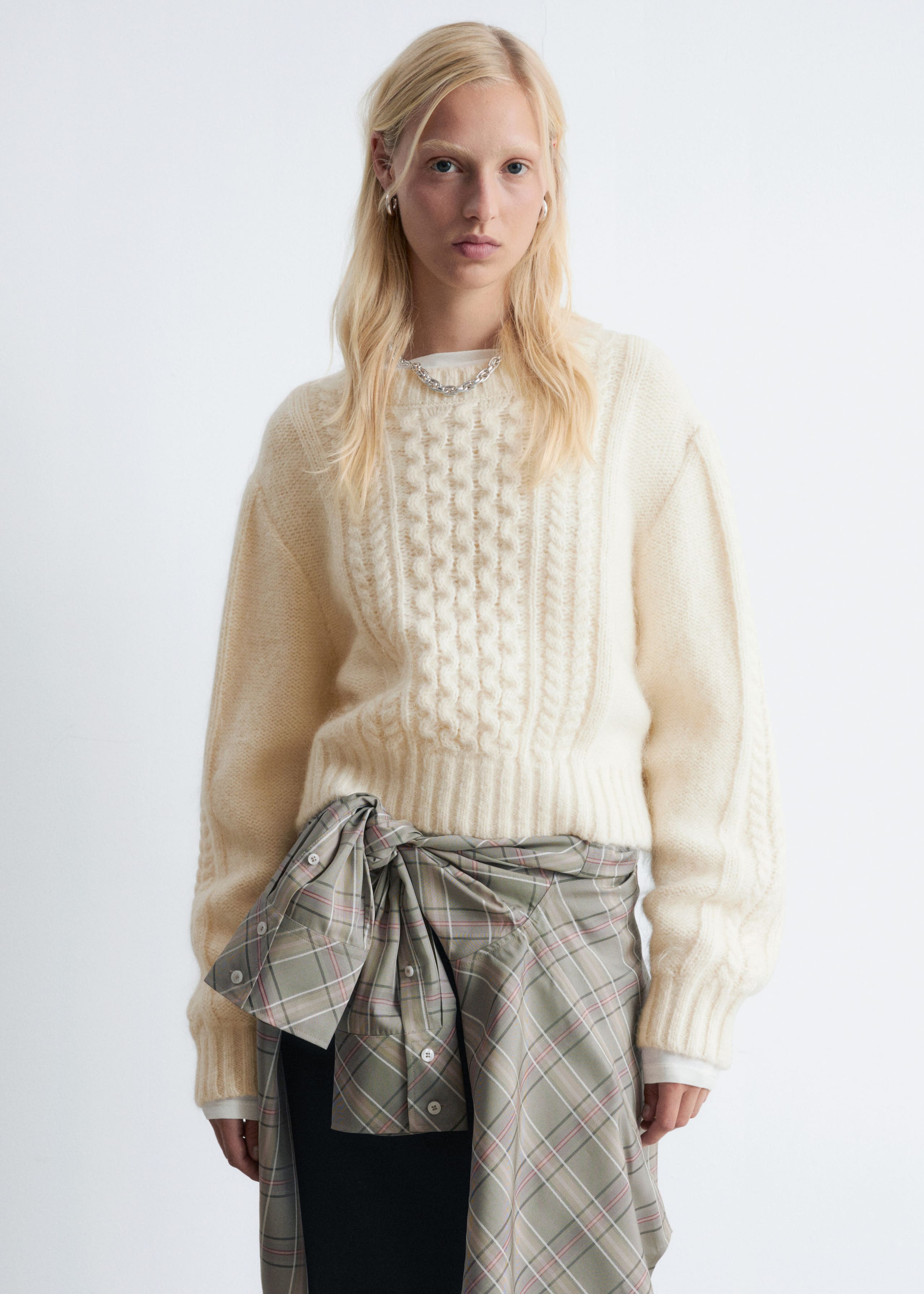 Image of Verkürzter Pullover mit Zopfstrickmuster