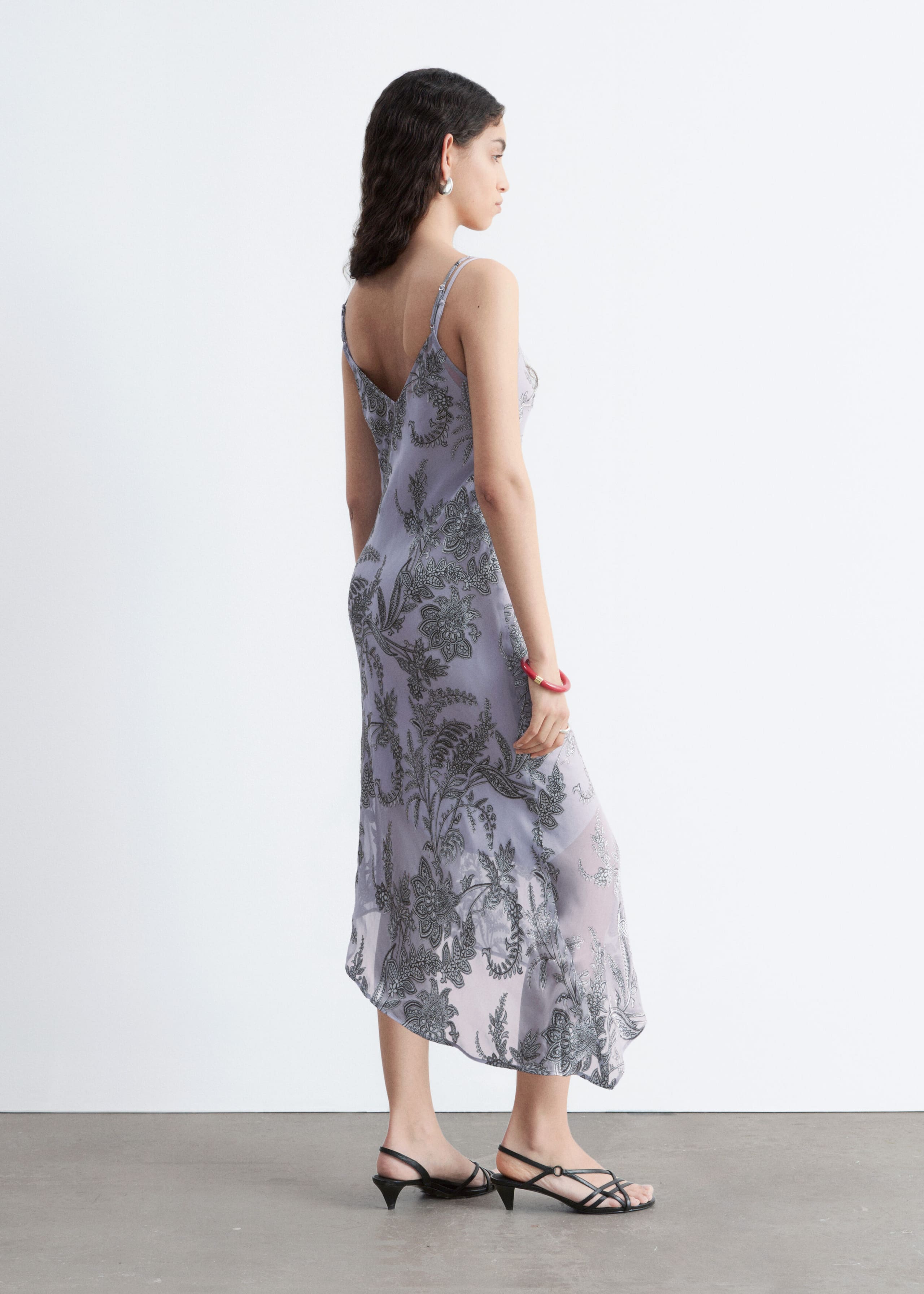 Image of Robe midi fleurie à bretelles