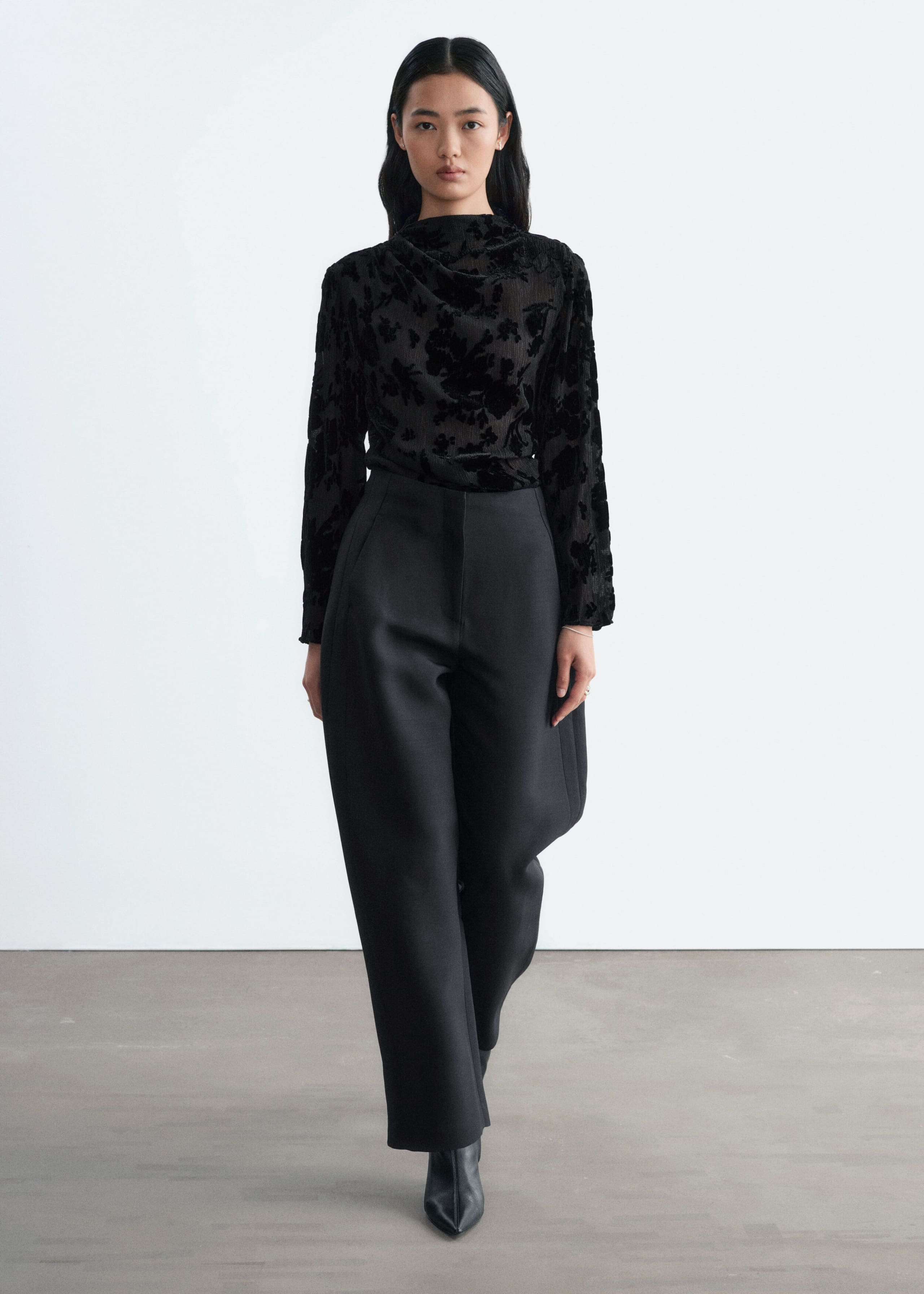 Velvet Floral Blouse - Black - Lookbook