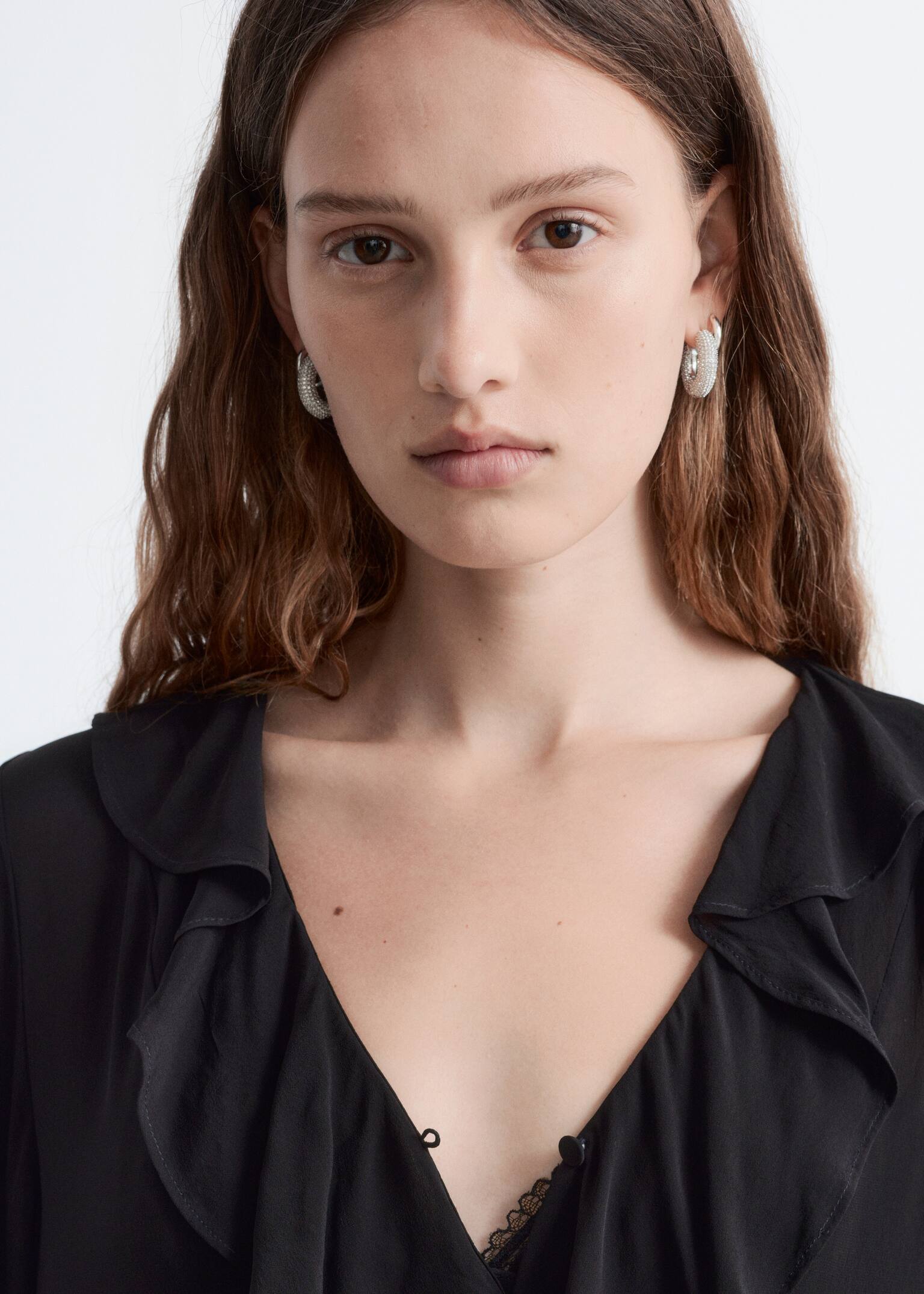 Blúzka s volánovým výstrihom do V - Čierny - 6