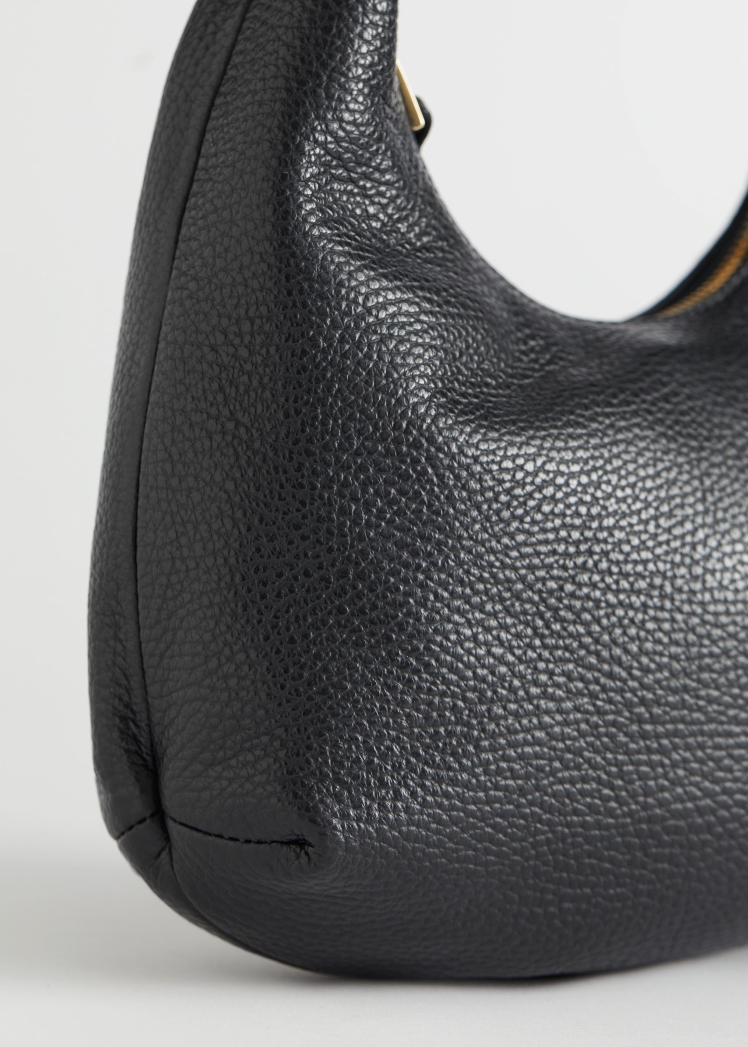 LeatherHandBag - {{variantName}} - Descrizione dettagliata