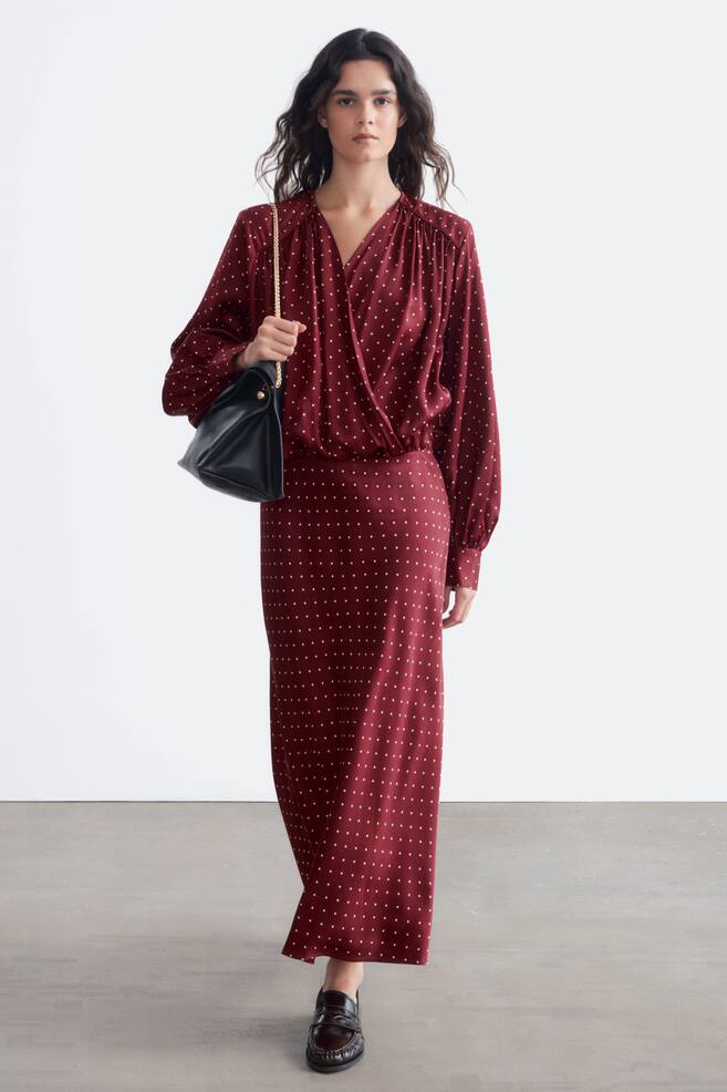 Vestido cruzado con escote en pico - Rojo oscuro/Lunares - 1