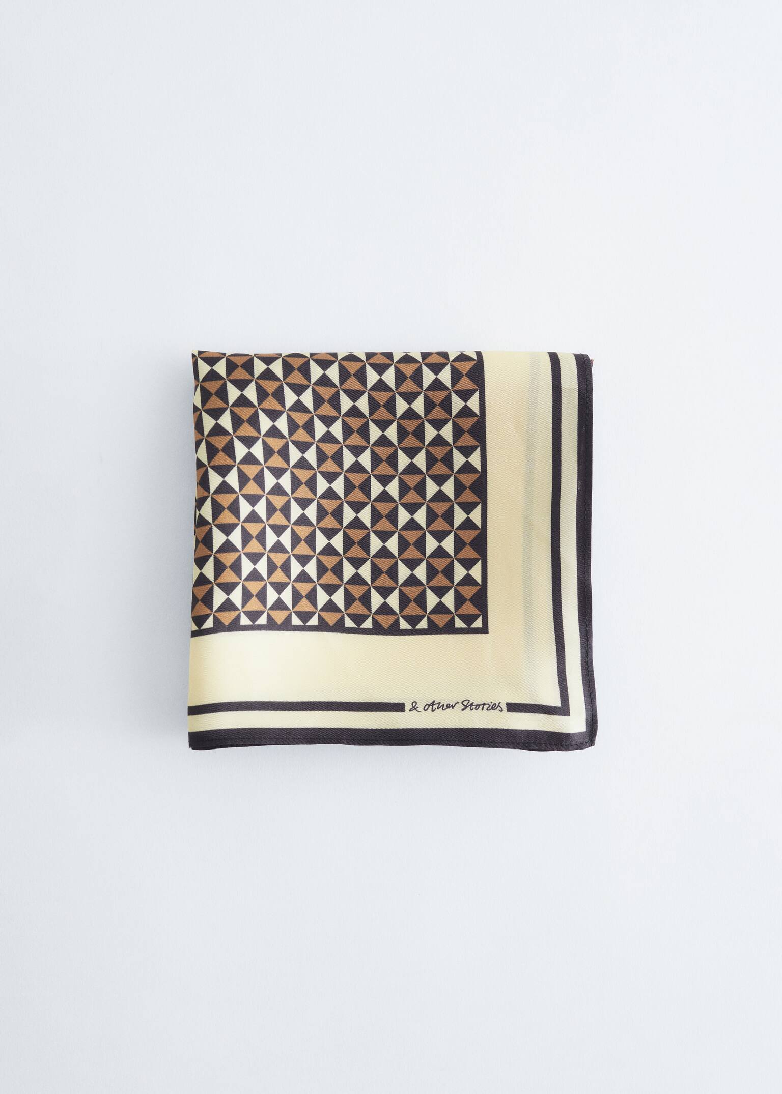 Kvadratisk silketørklæde med grafisk print - Brunt mønster - 3