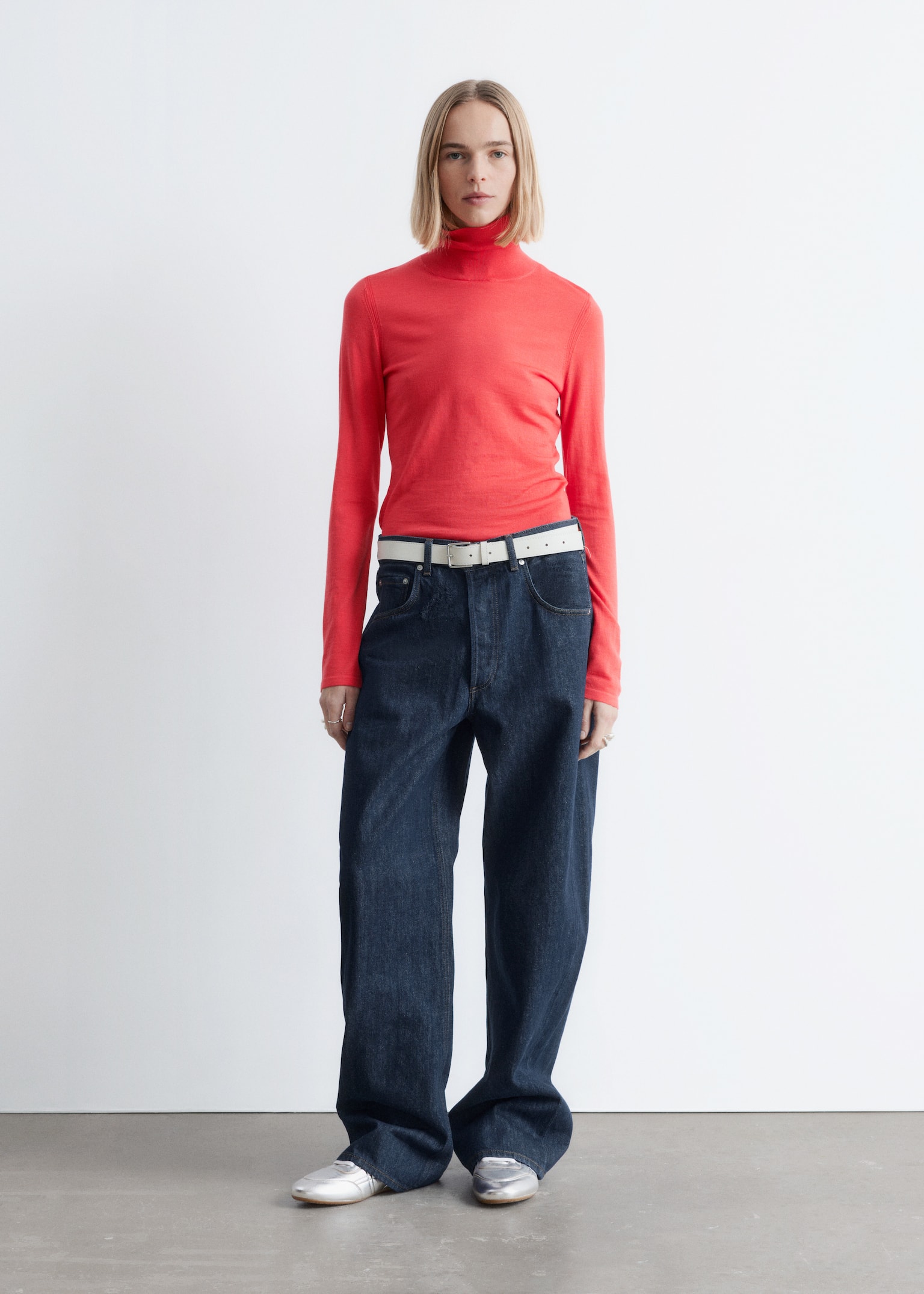 Thin-Knit Wool Turtleneck - Red/Dark Brown - 1