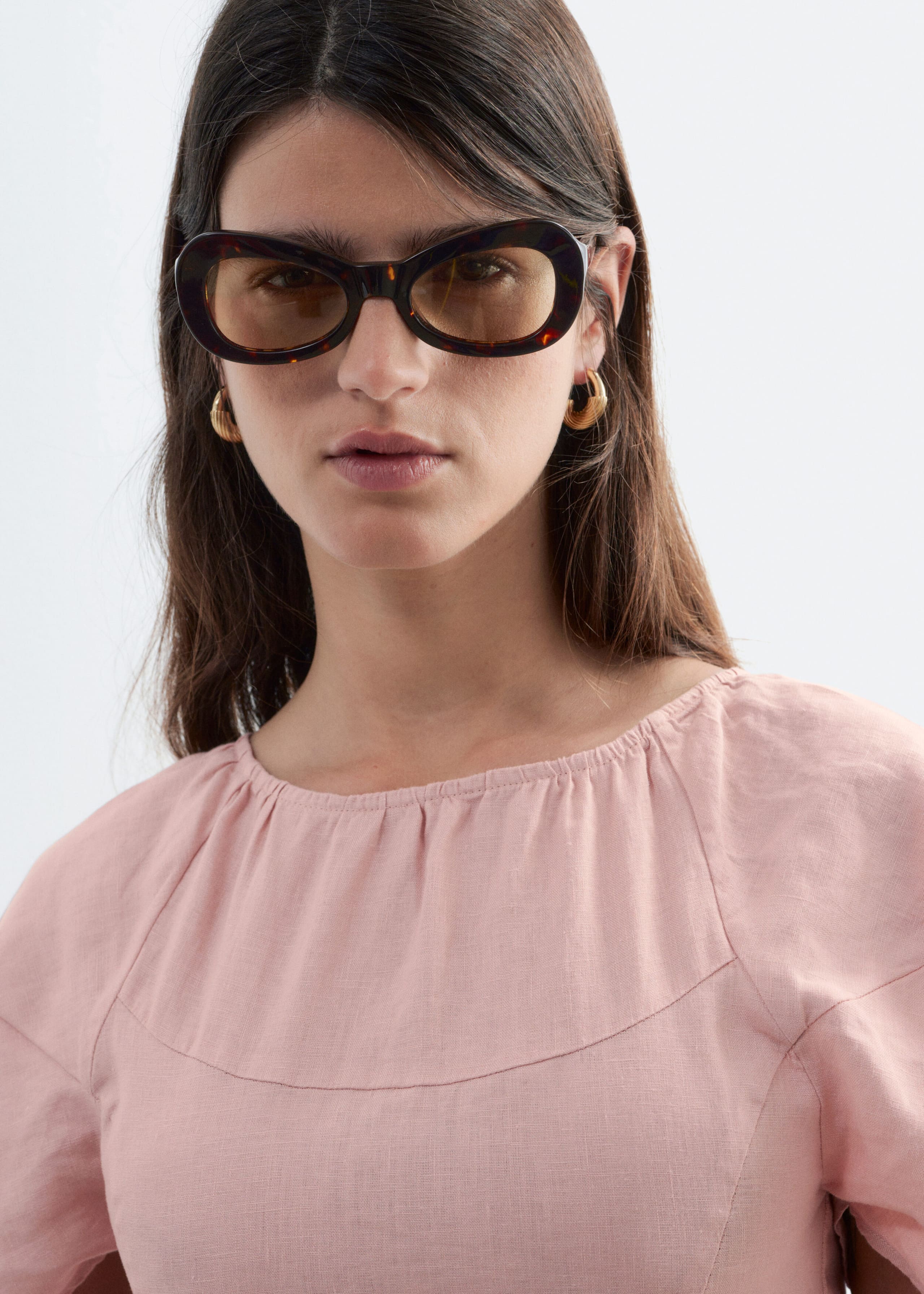 Utsvängd midiklänning i linne – Ljusrosa – lookbook