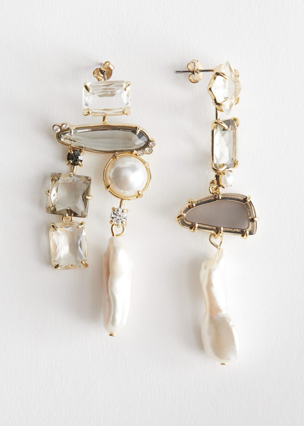 Orecchini pendenti con perle e strass