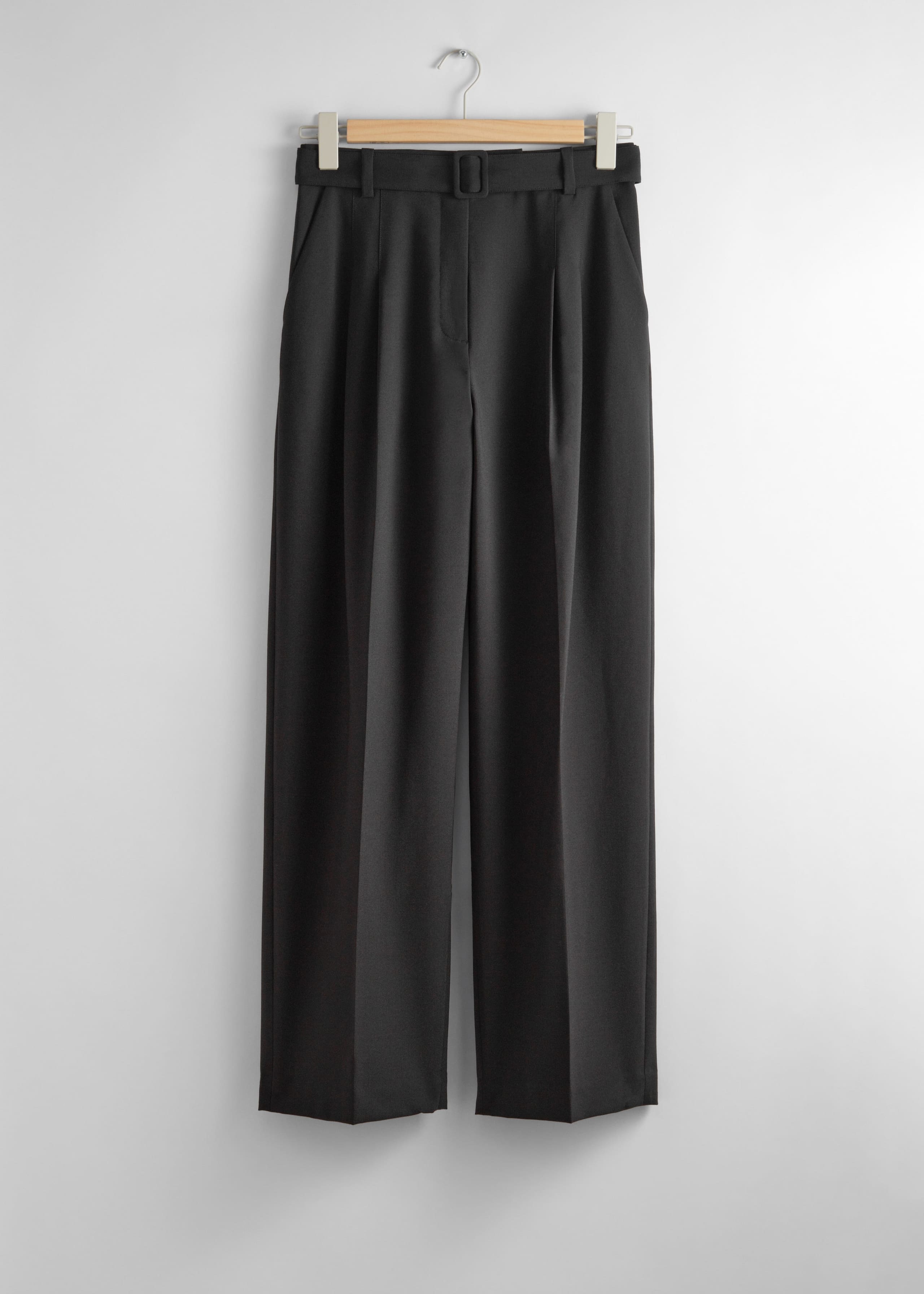 Elegante Hose mit Gürtel - Schwarz - Stillleben