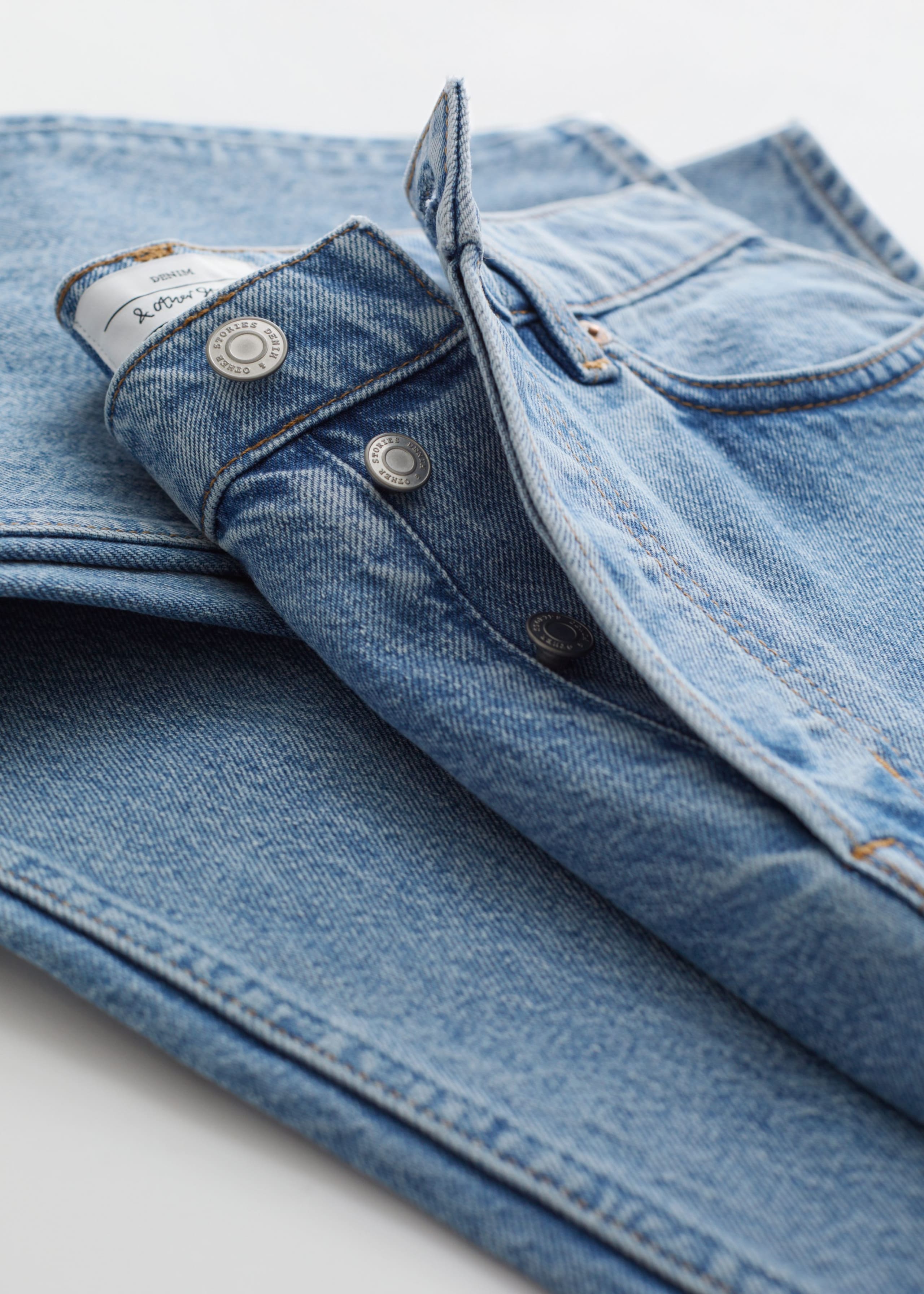 Mid Waist Tapered Jeans - {{variantName}} - Descrizione dettagliata