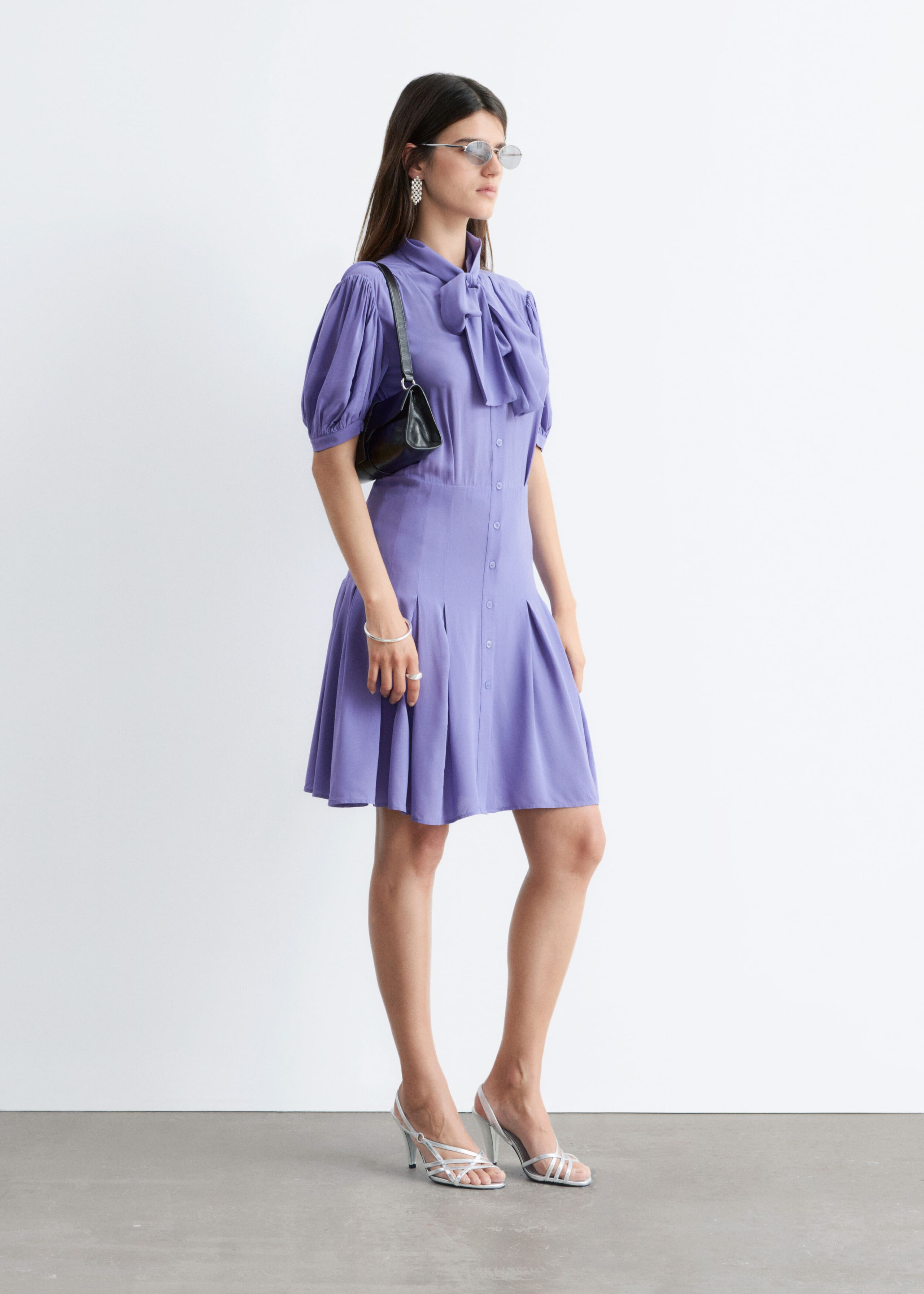 Image of Robe courte à noeud lavallière