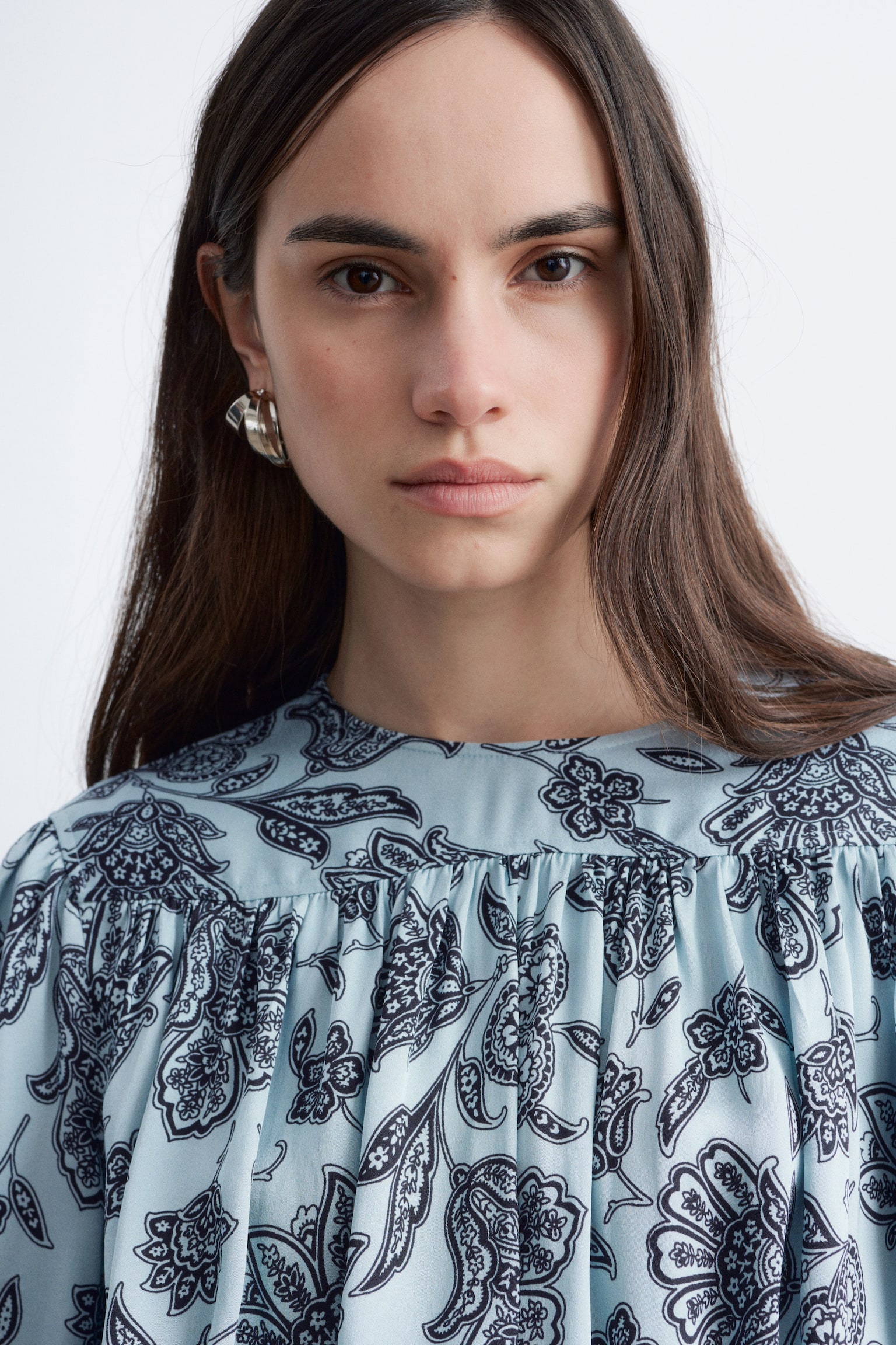 Blusa con arricciature - Motivo cashmere azzurro/Beige - 7