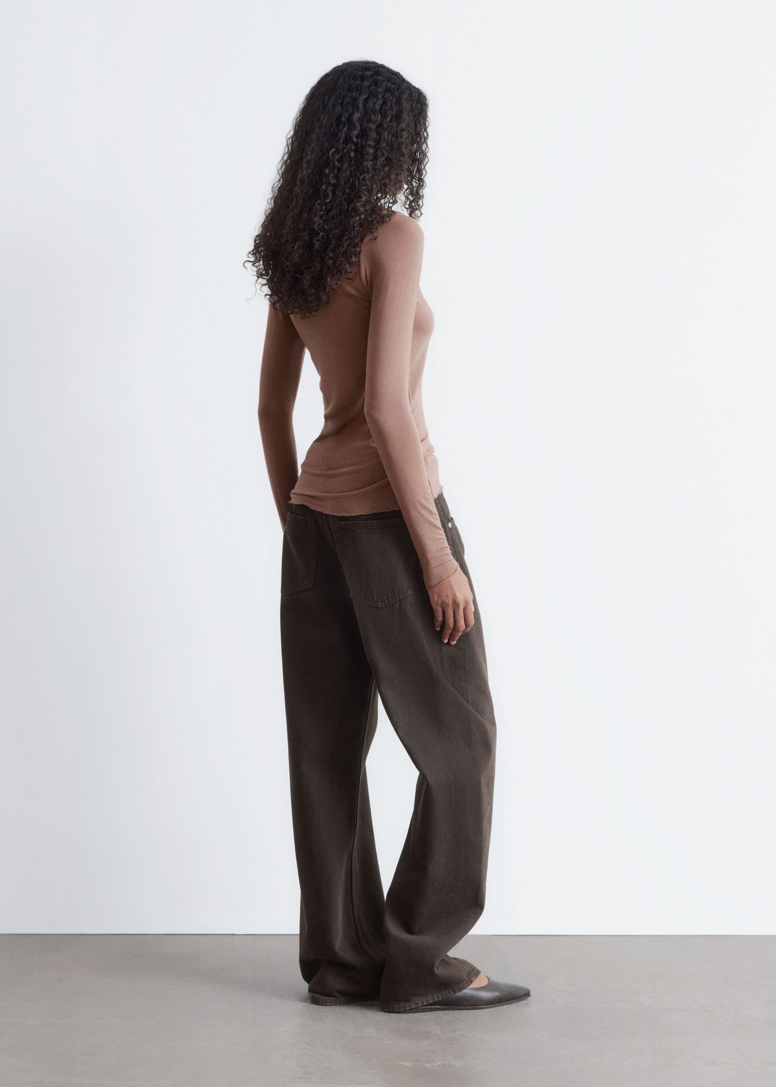 Haut à col en V avec bordure en dentelle - Marron clair - Lookbook