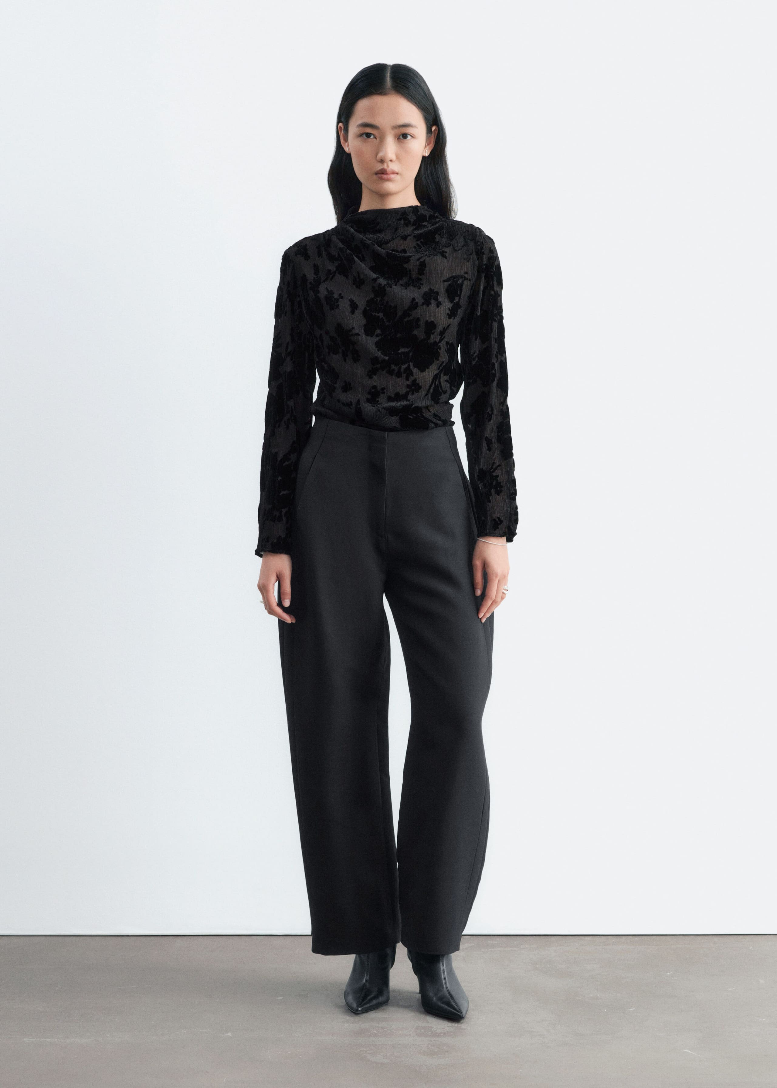 Velvet Floral Blouse - Black - Lookbook