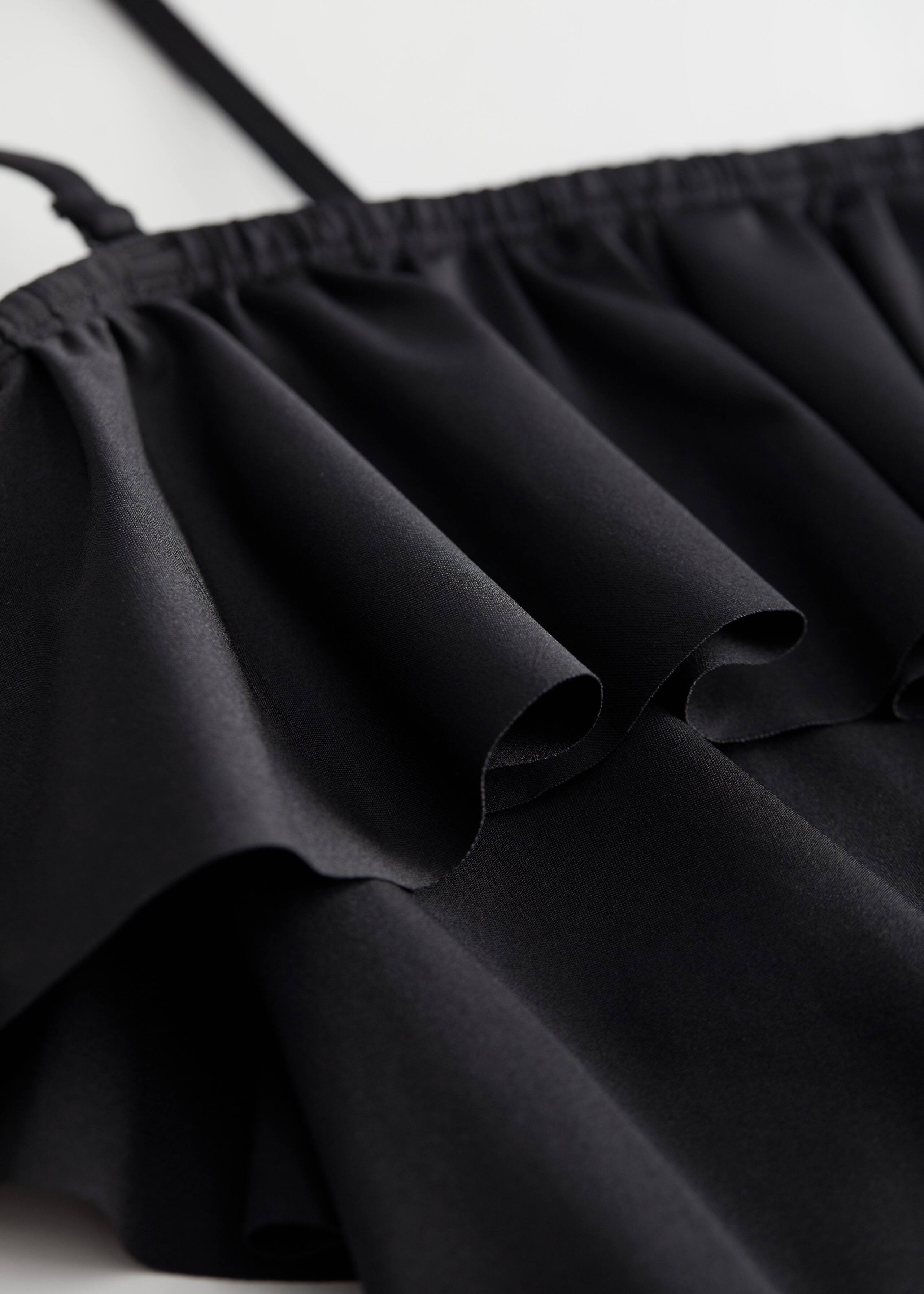 Ruffled Swimsuit - {{variantName}} - Detalle descriptivo