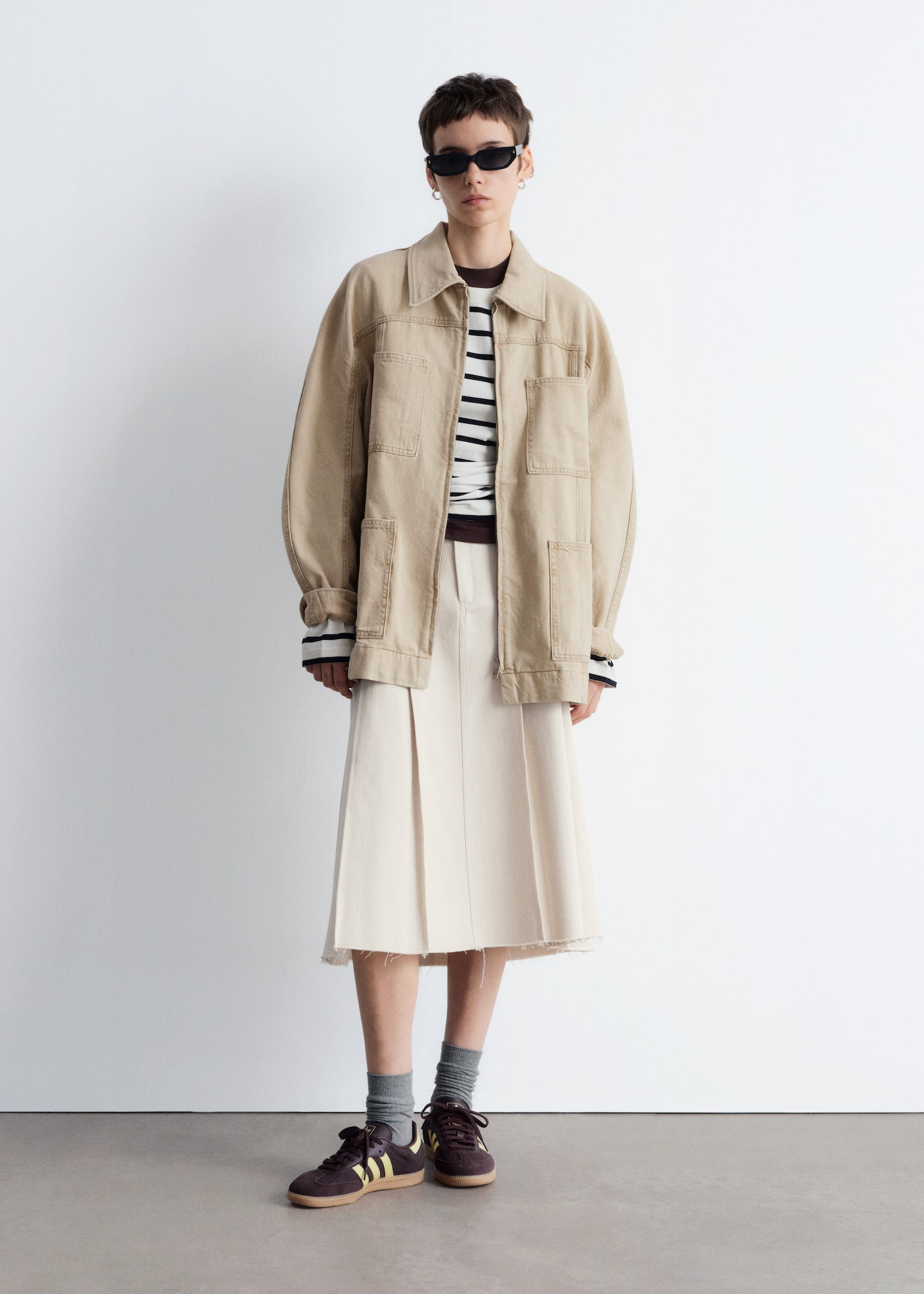 Jeansjacke mit Gürtel - Beige