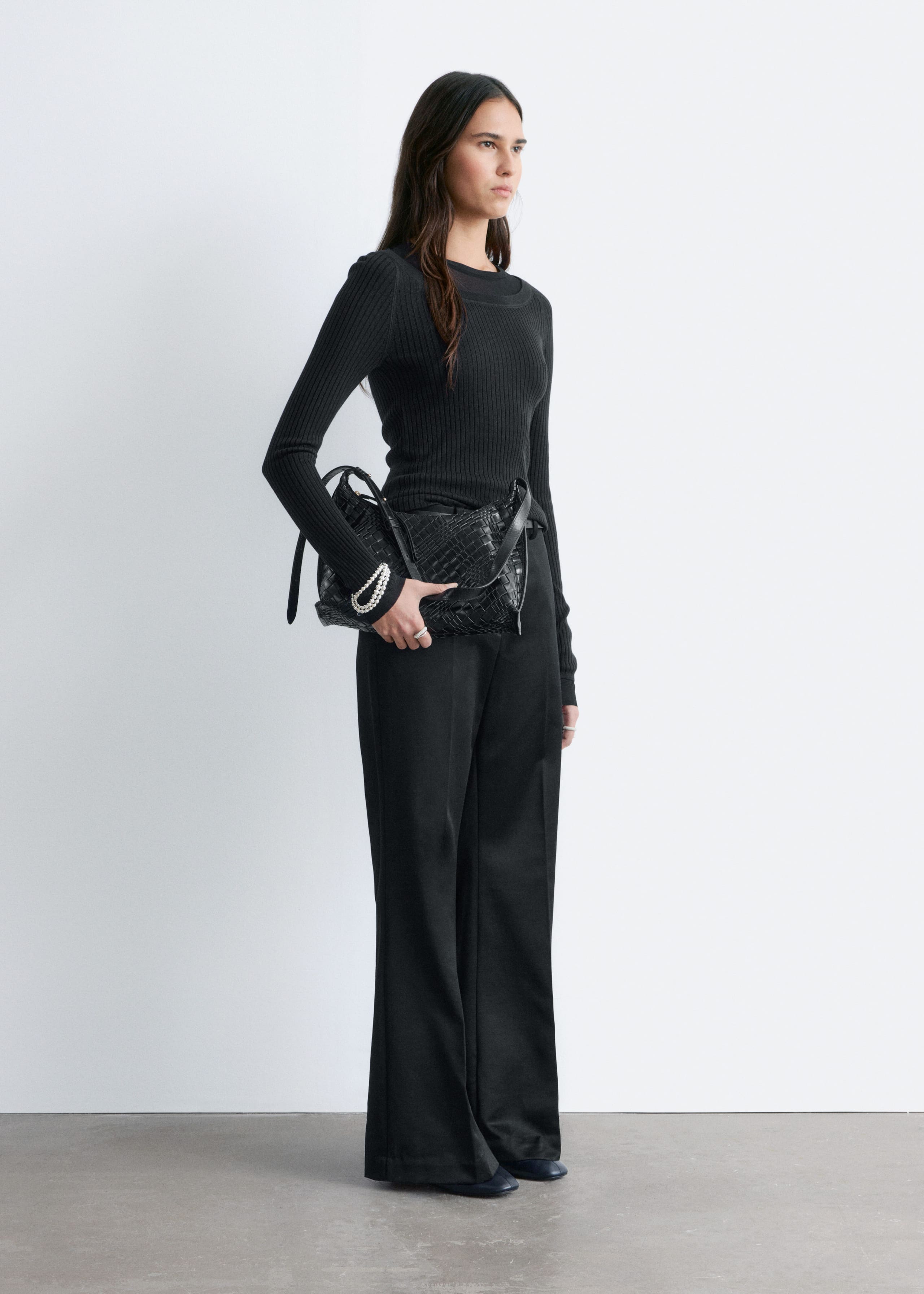 Pantalon évasé à plis marqués - Noir - Lookbook