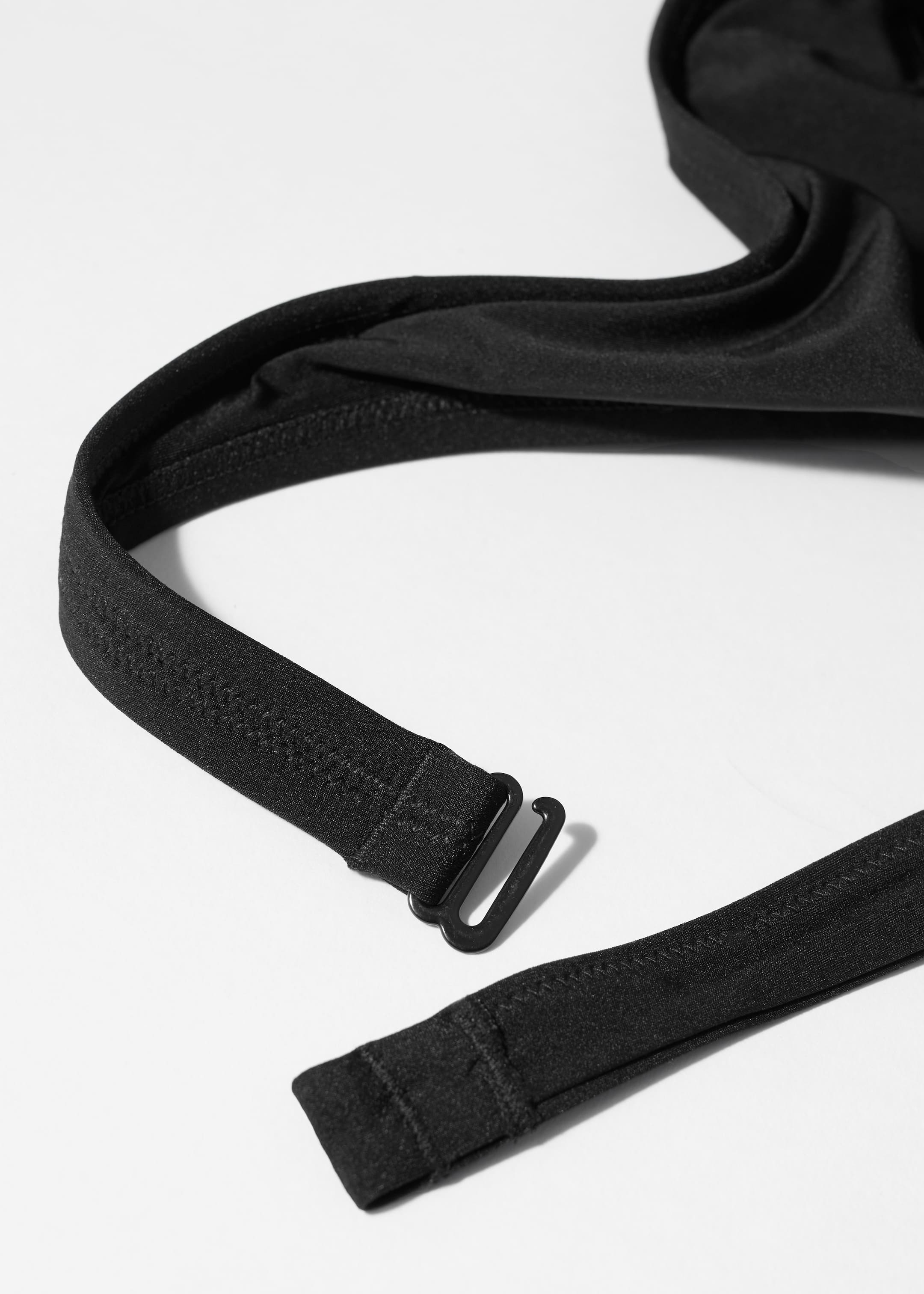 Se større billede: Badedragt med asymmetrisk halterneck - Sort - DAME | H&M DK 6
