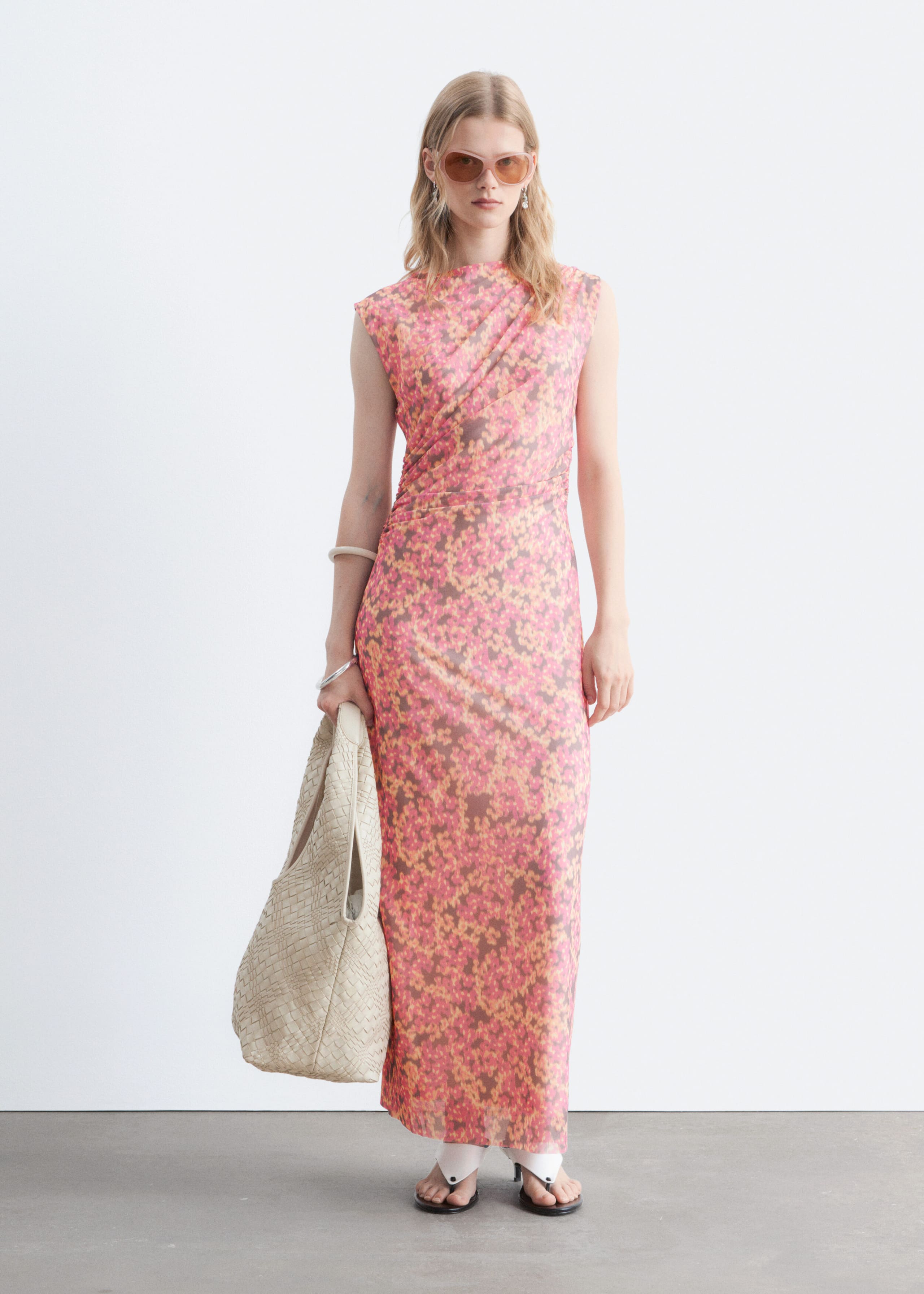 Ärmelloses, drapiertes Kleid - Dunkelbraun - Lookbook