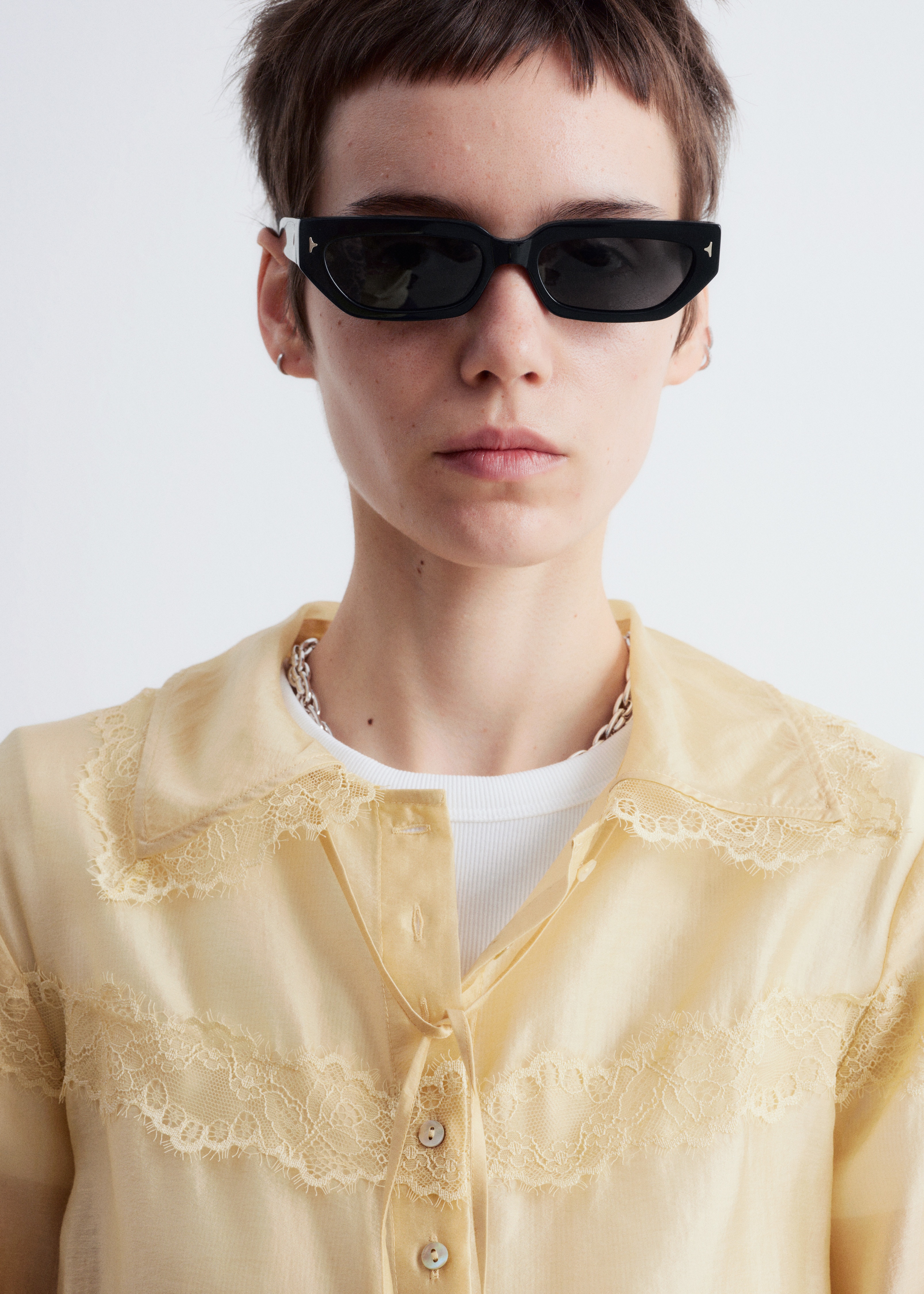 Langärmlige Spitzenbluse - Hellgelb/Schwarz